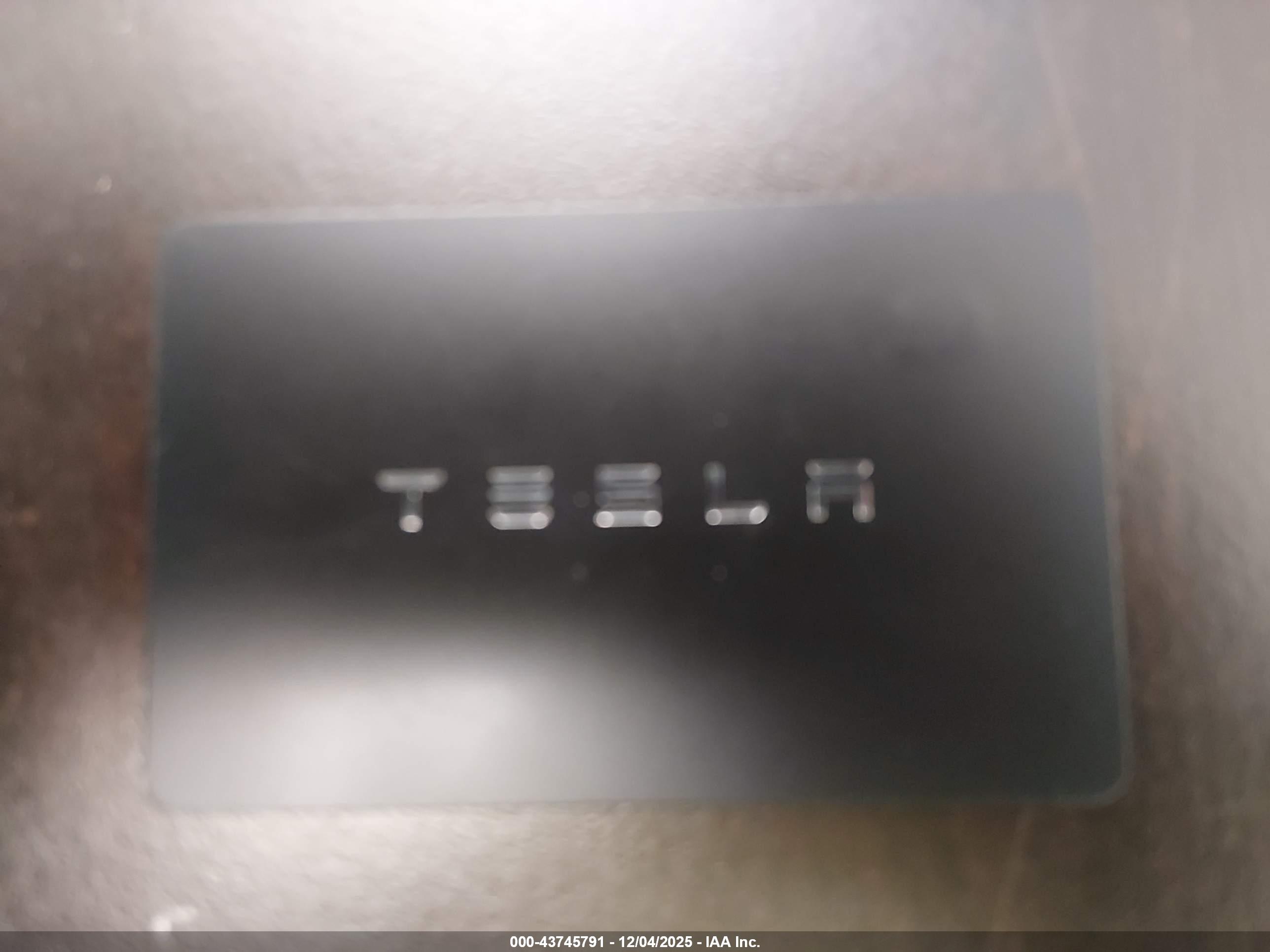 TESLA MODEL image 11