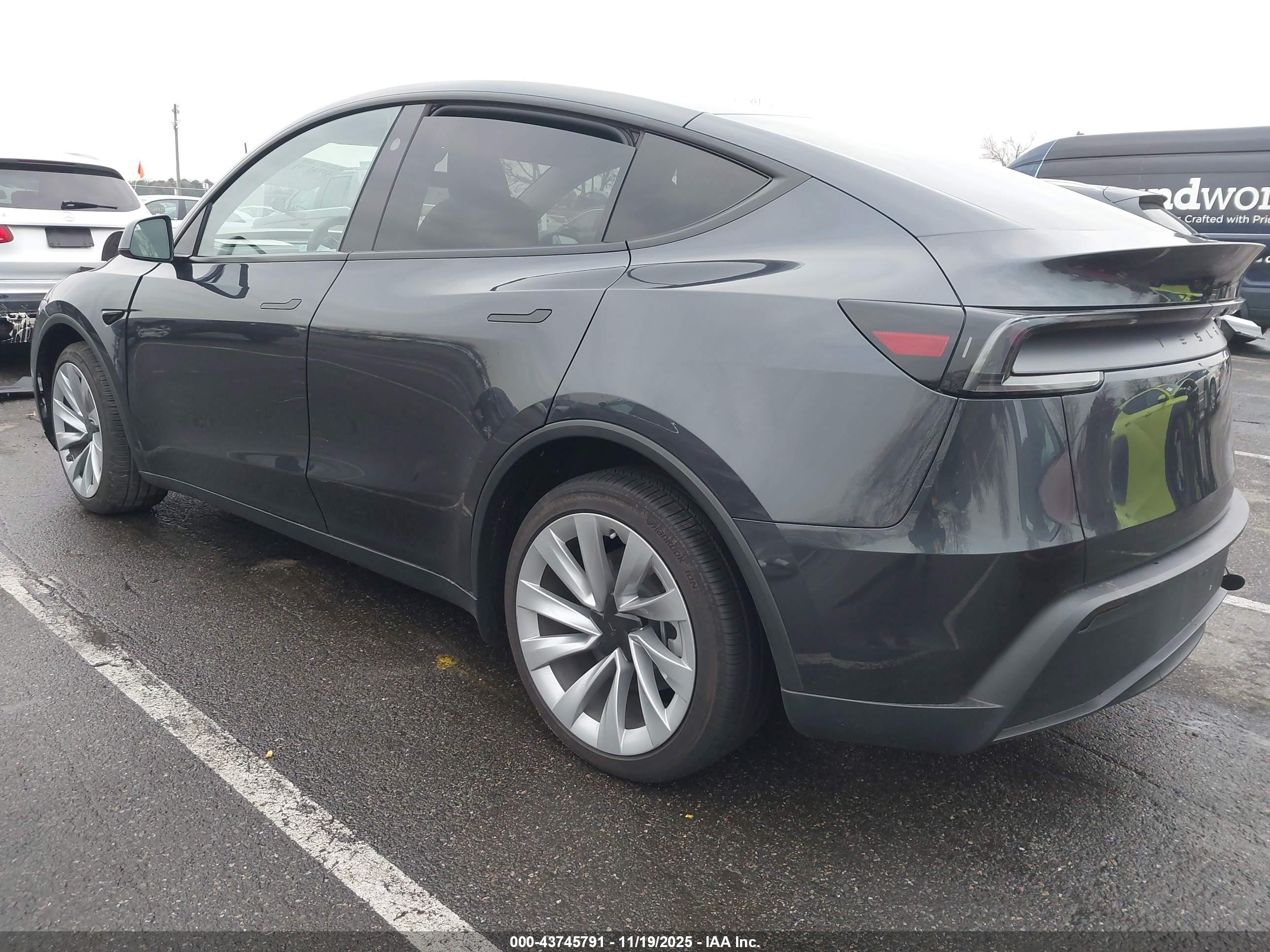 TESLA MODEL image 3