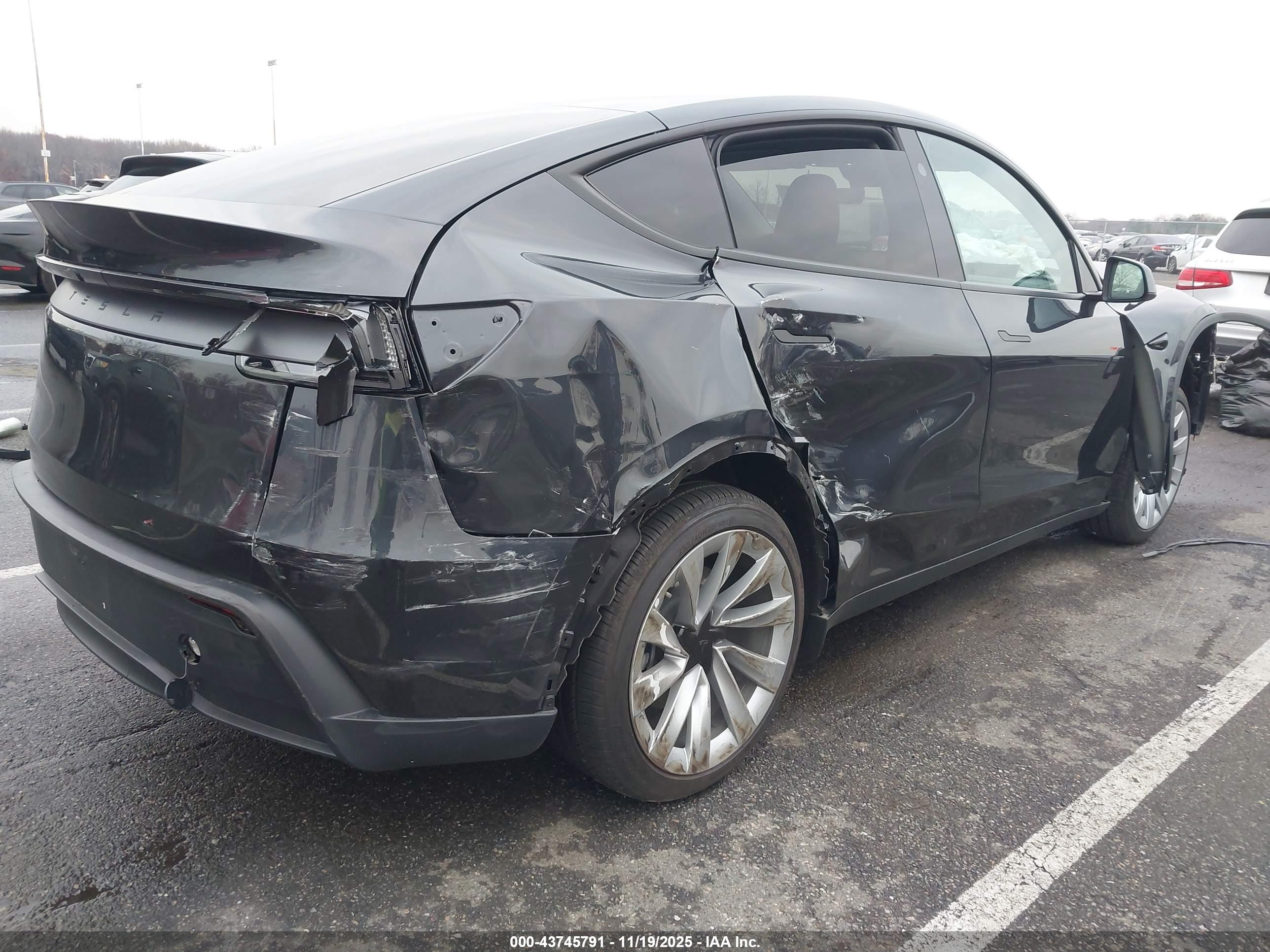 TESLA MODEL image 4