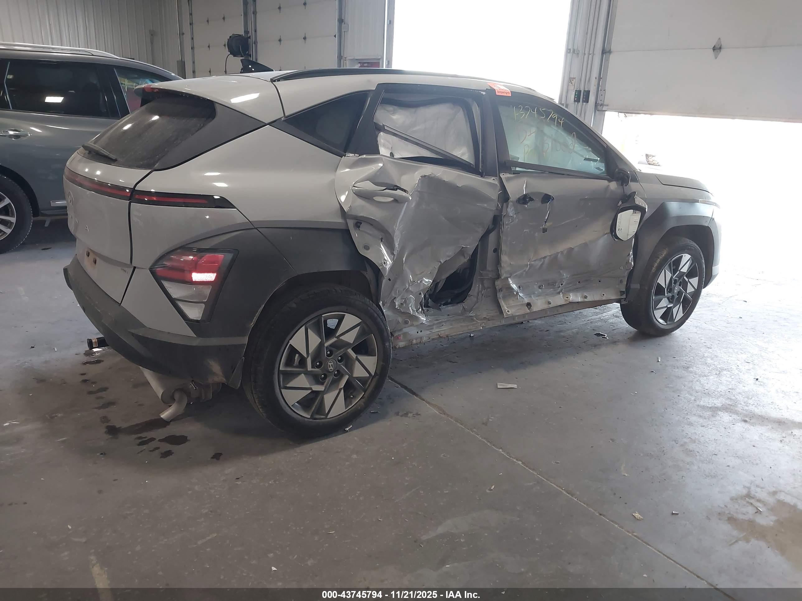 HYUNDAI KONA image 4