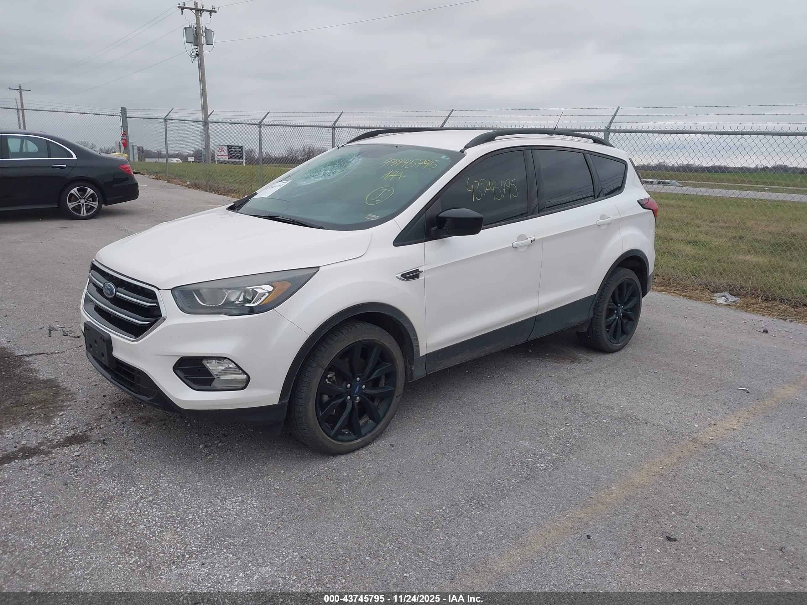 FORD ESCAPE image 2