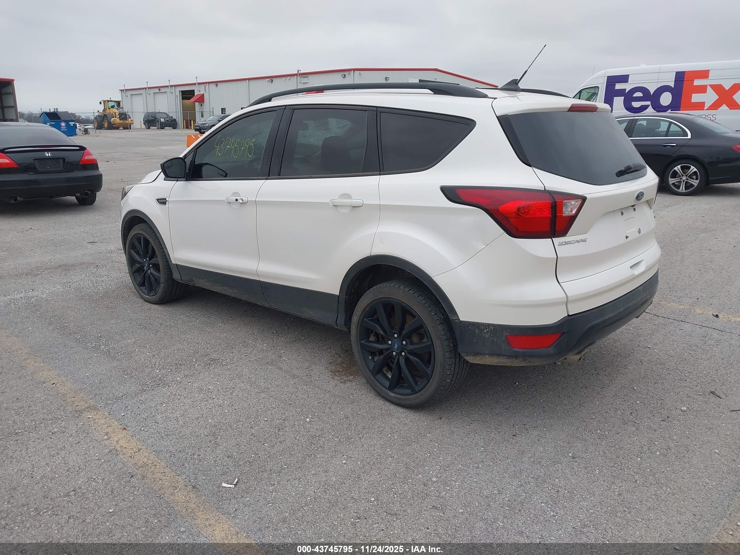FORD ESCAPE image 3