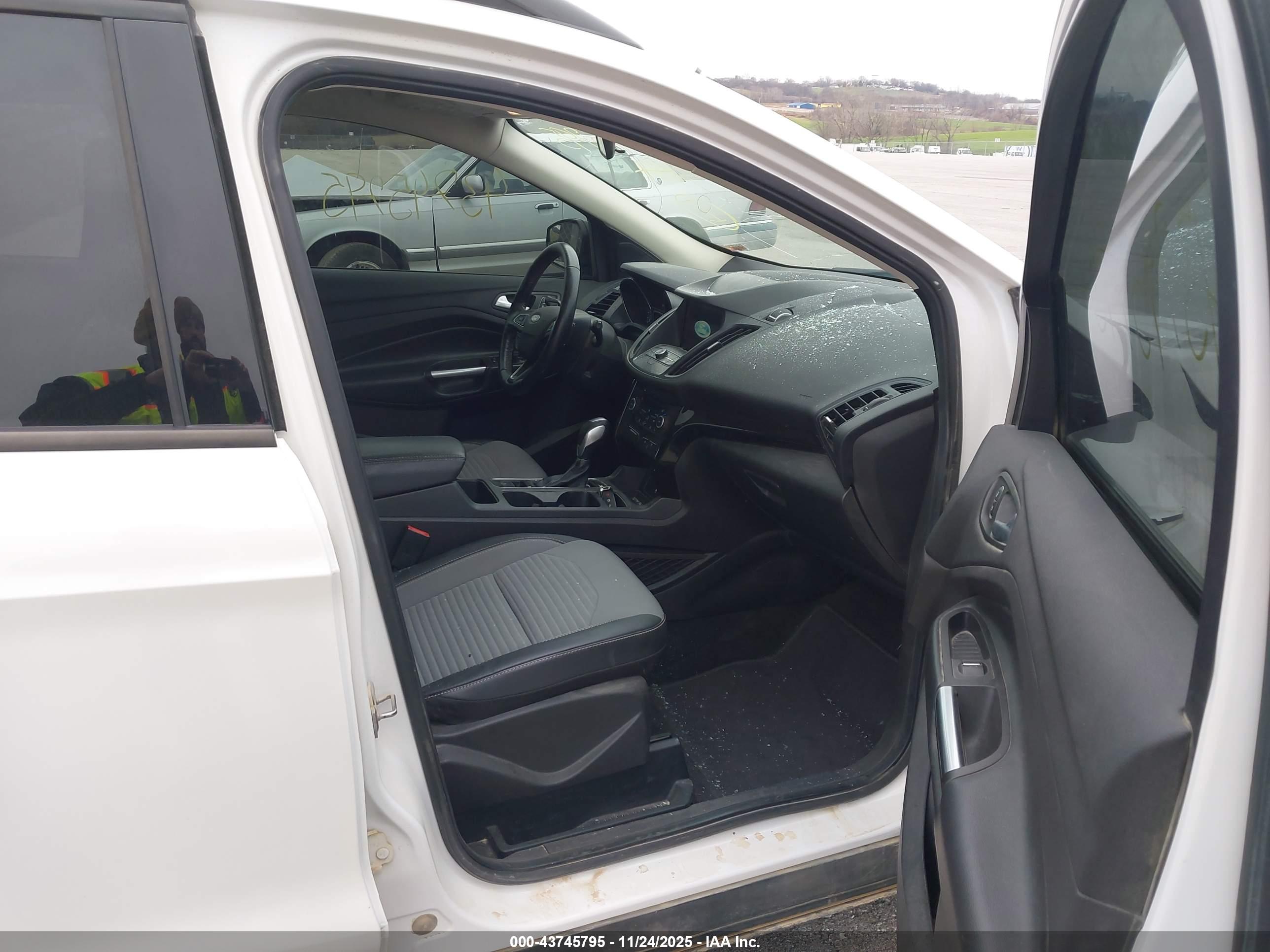 FORD ESCAPE image 5