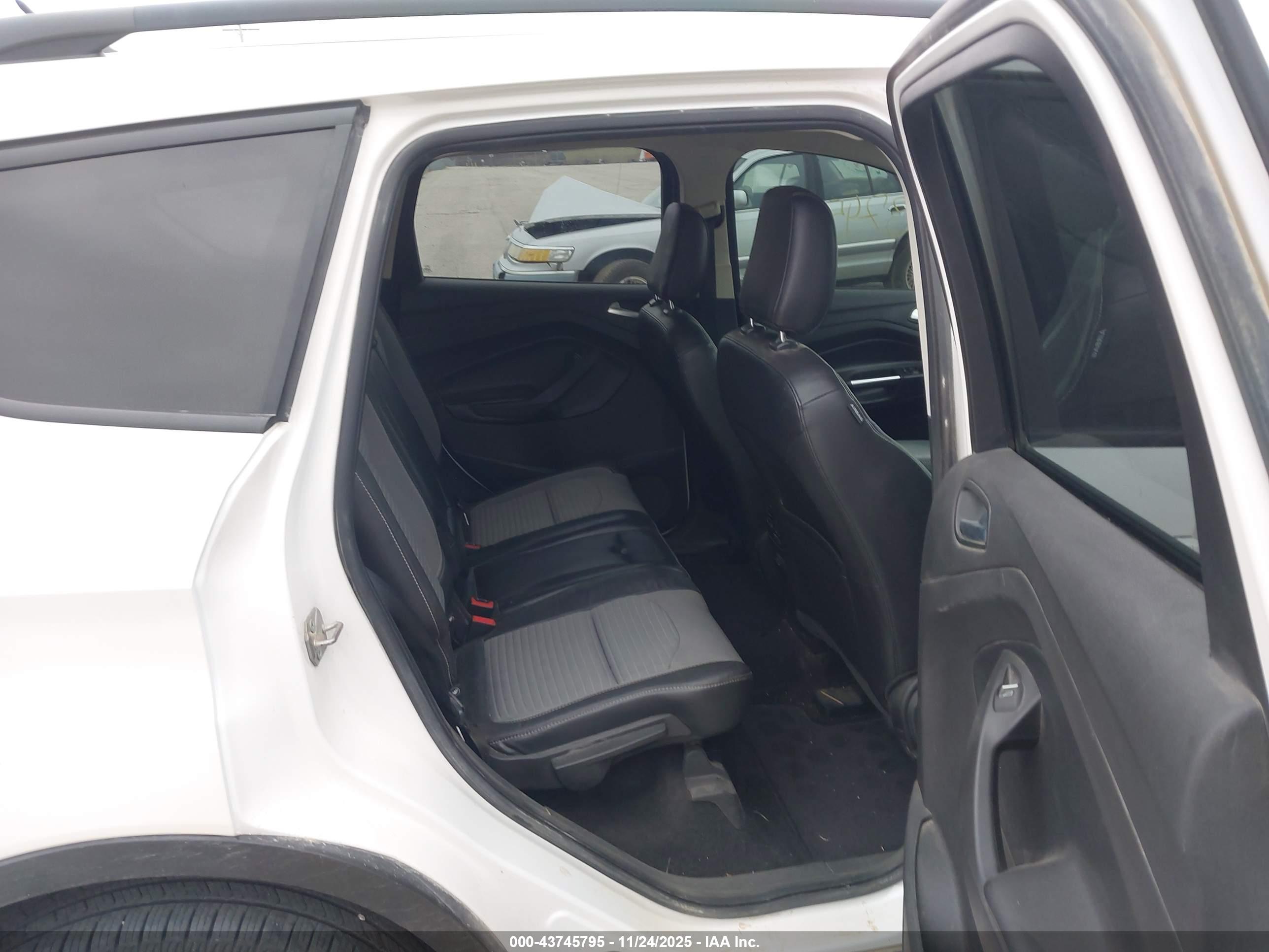 FORD ESCAPE image 8