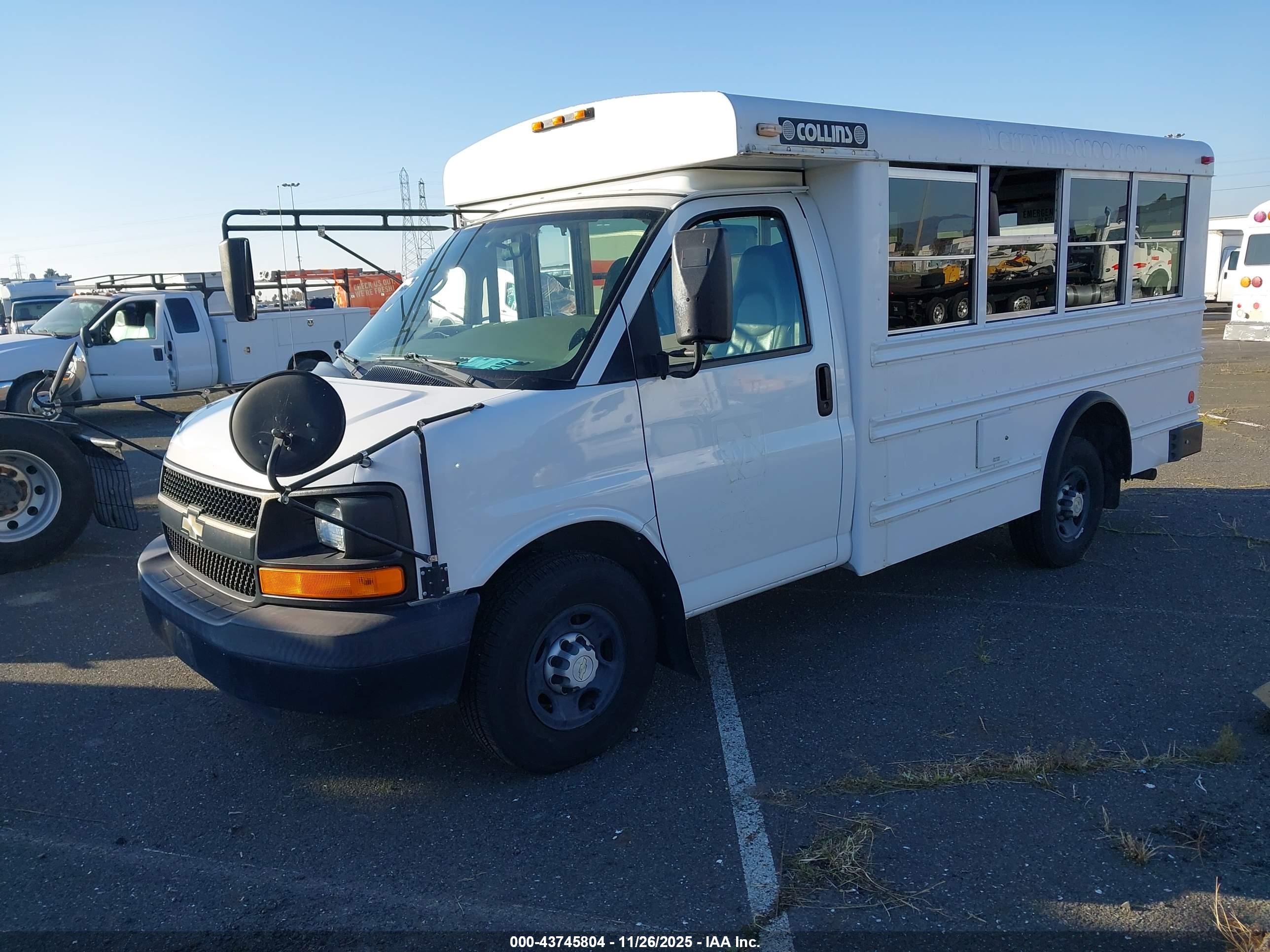 CHEVROLET EXPRESS image 2