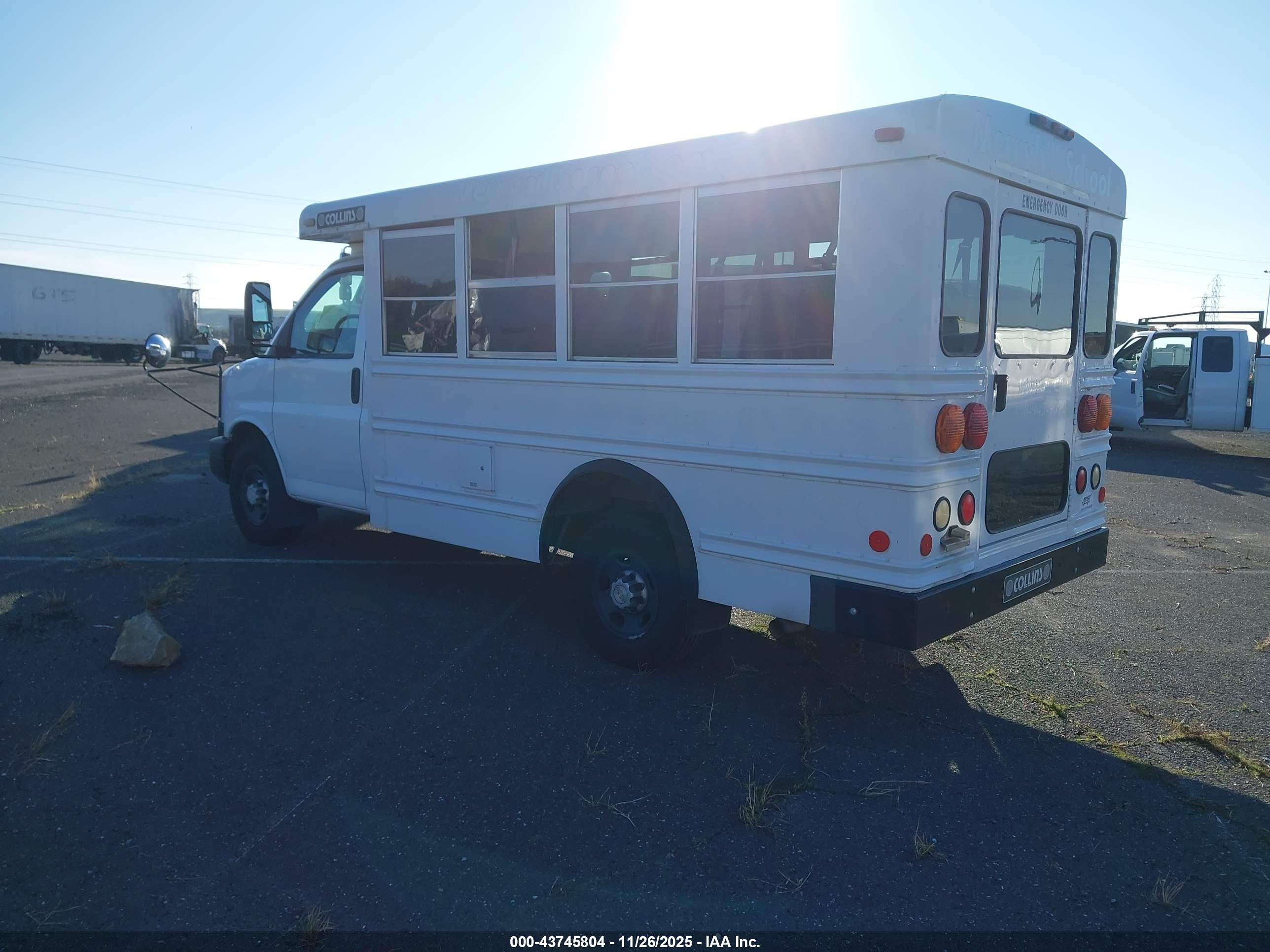 CHEVROLET EXPRESS image 3
