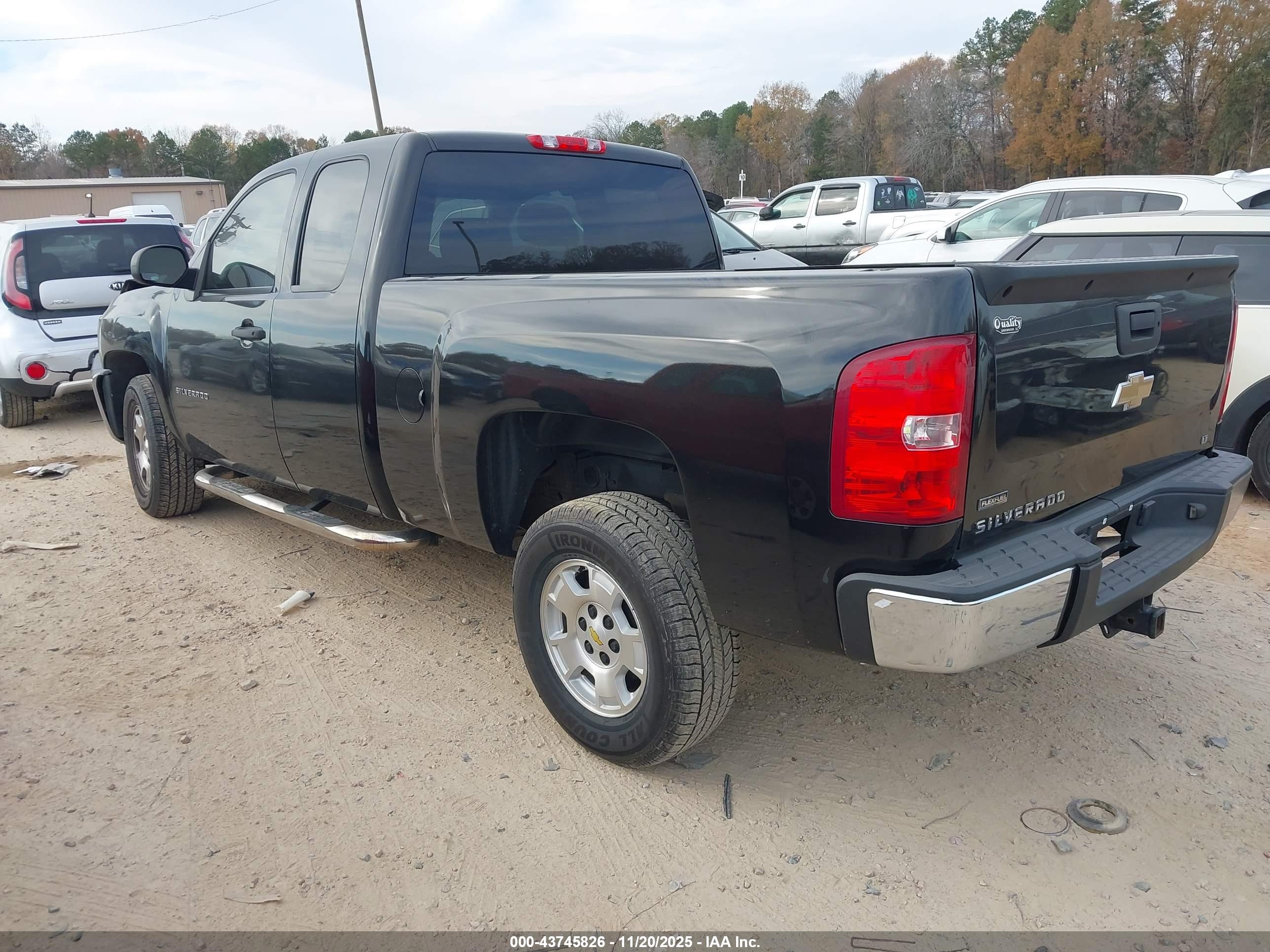 CHEVROLET SILVERADO image 3