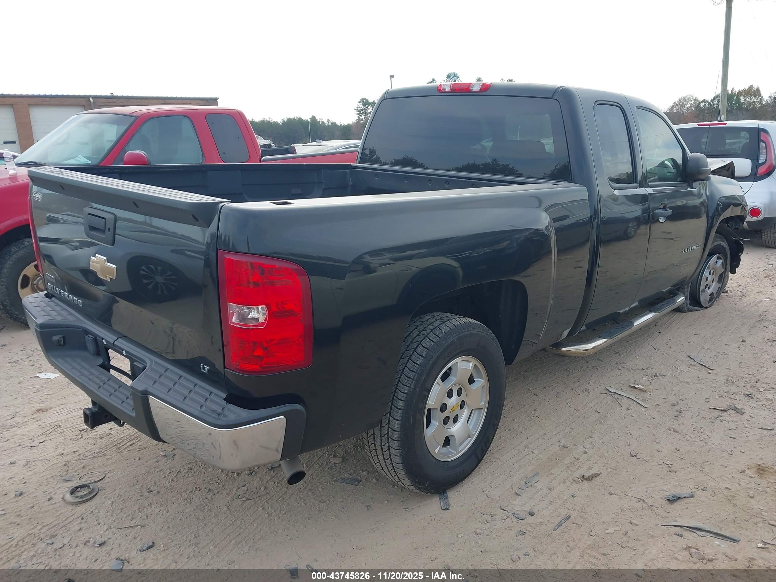 CHEVROLET SILVERADO image 4