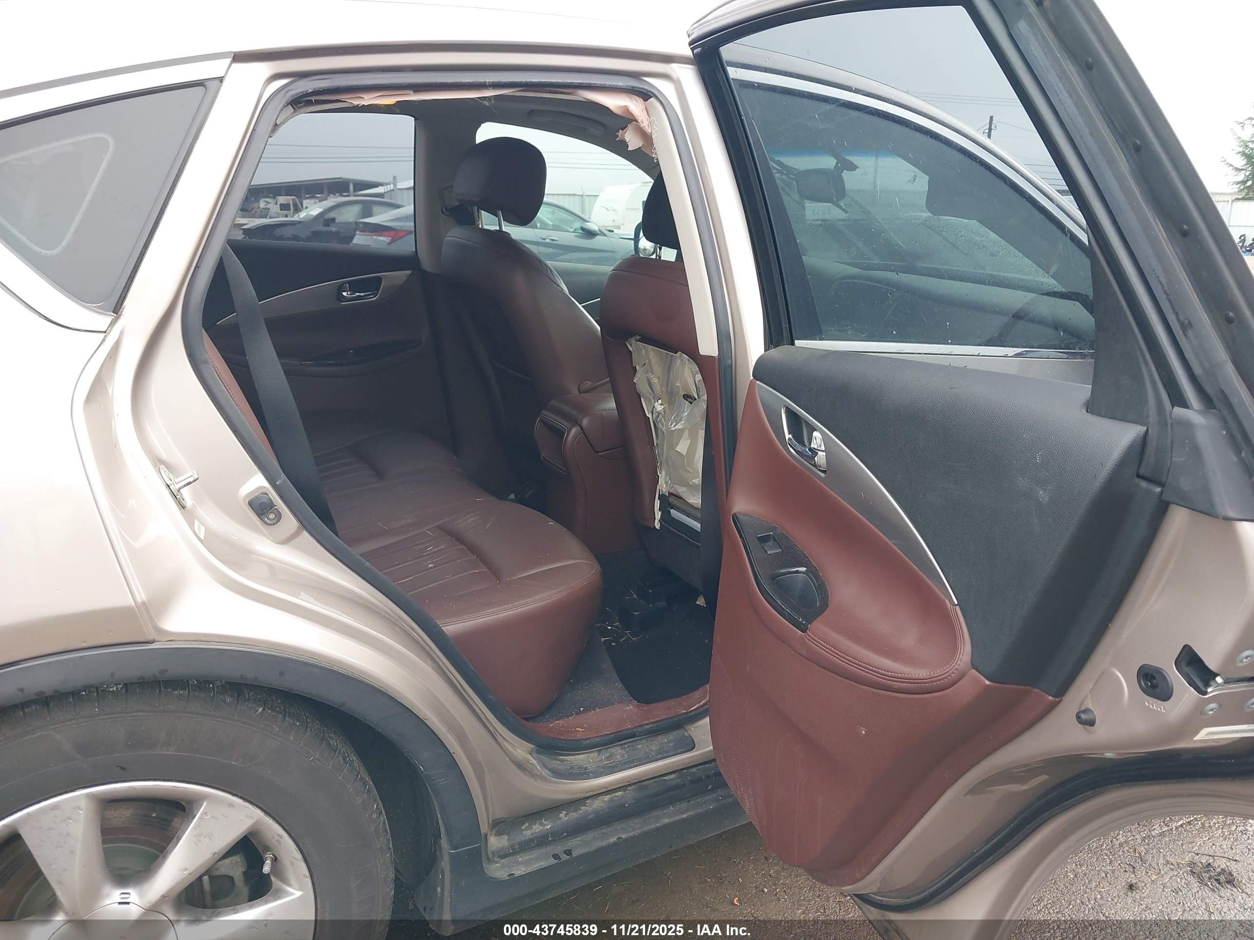 INFINITI EX35 image 8
