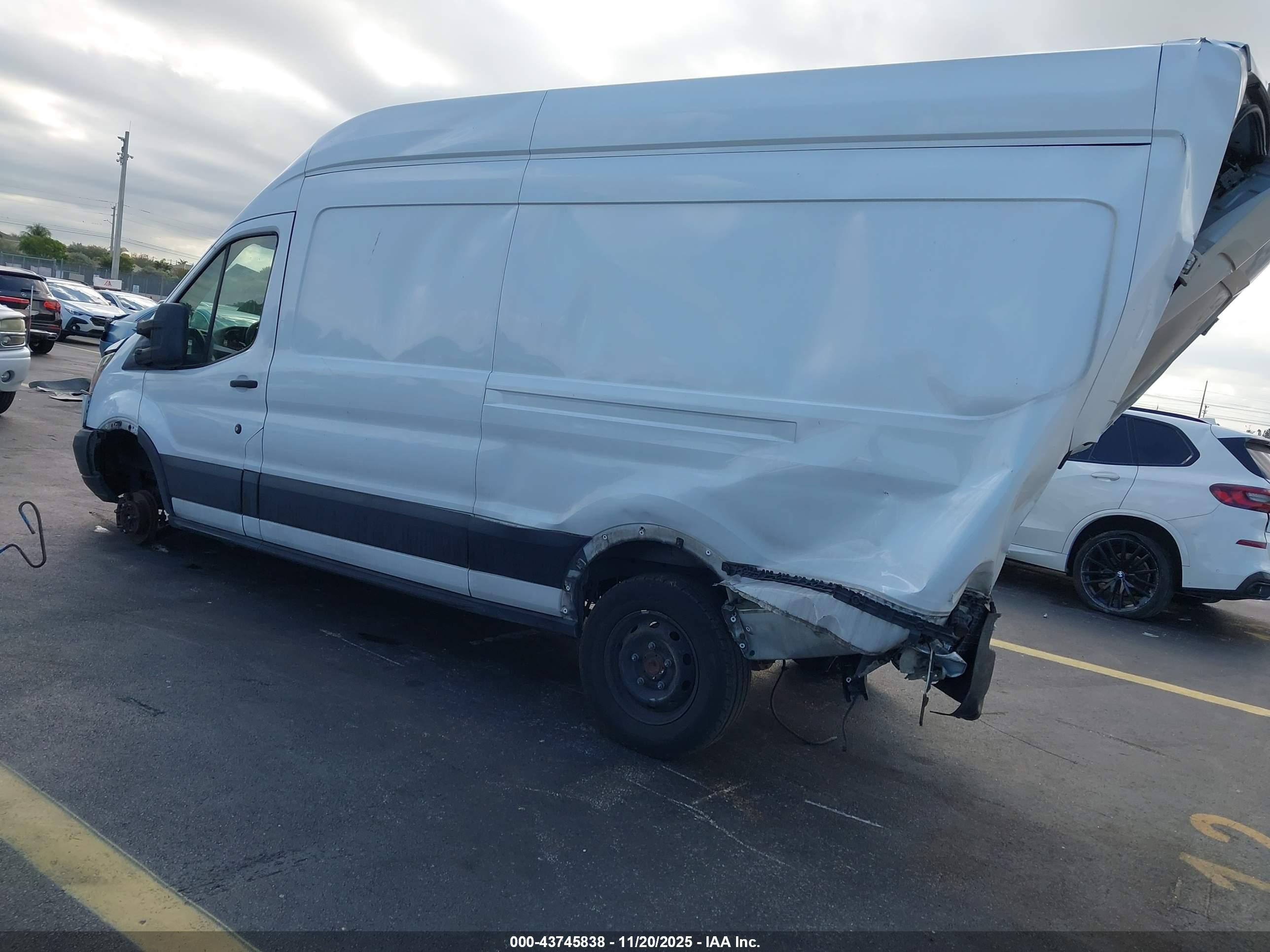 FORD TRANSIT-350 image 3