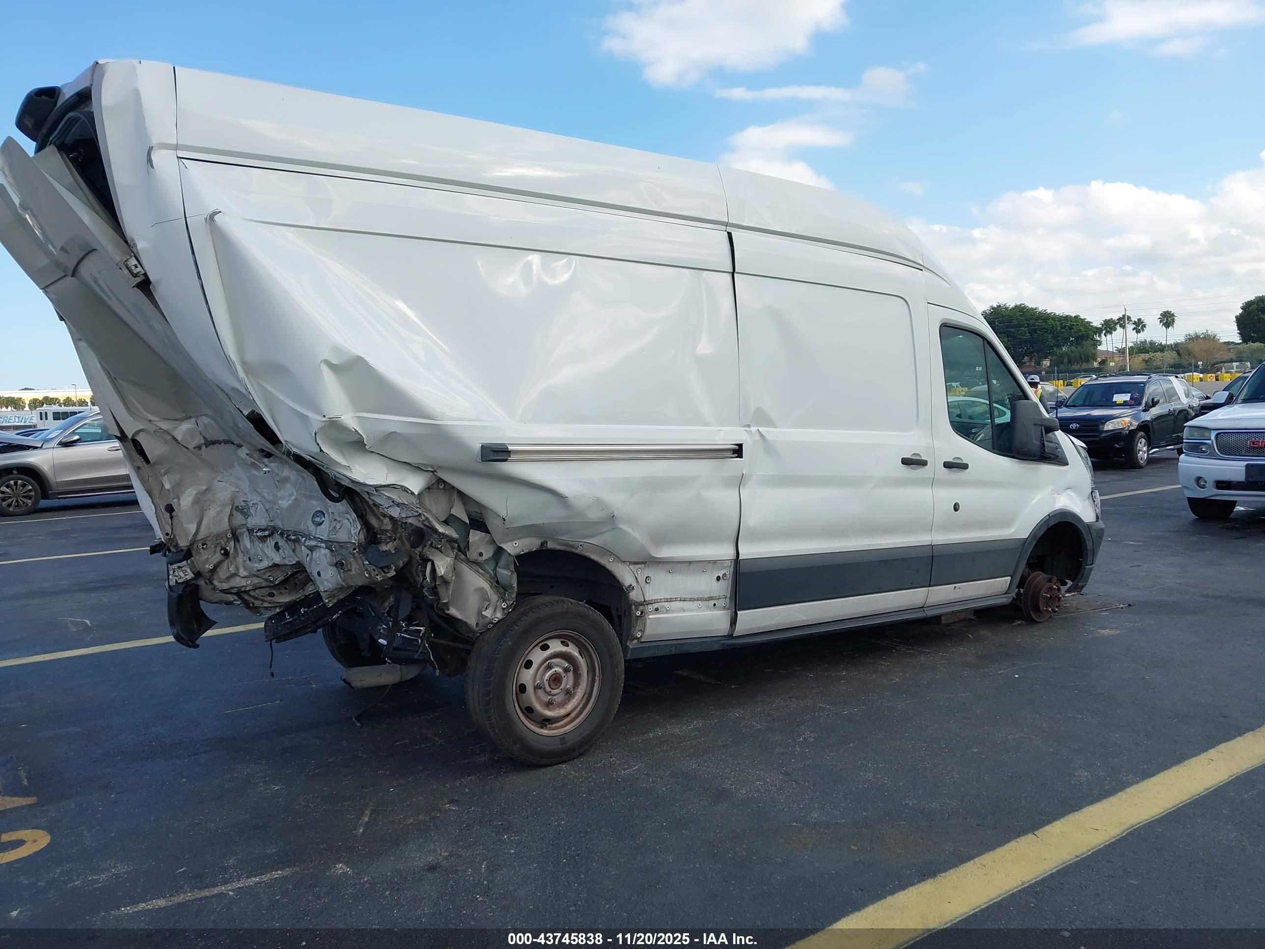 FORD TRANSIT-350 image 4