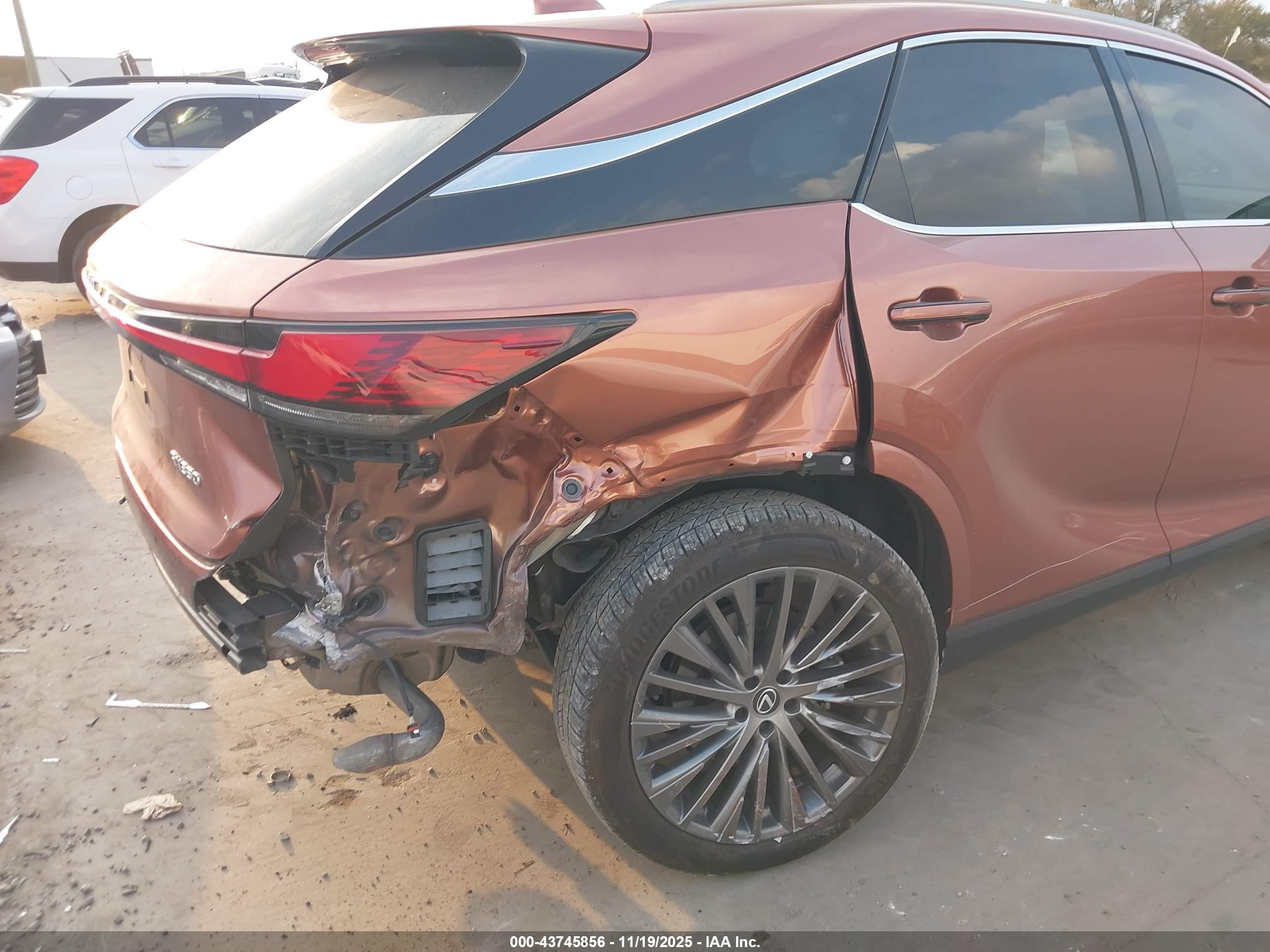LEXUS RX image 6