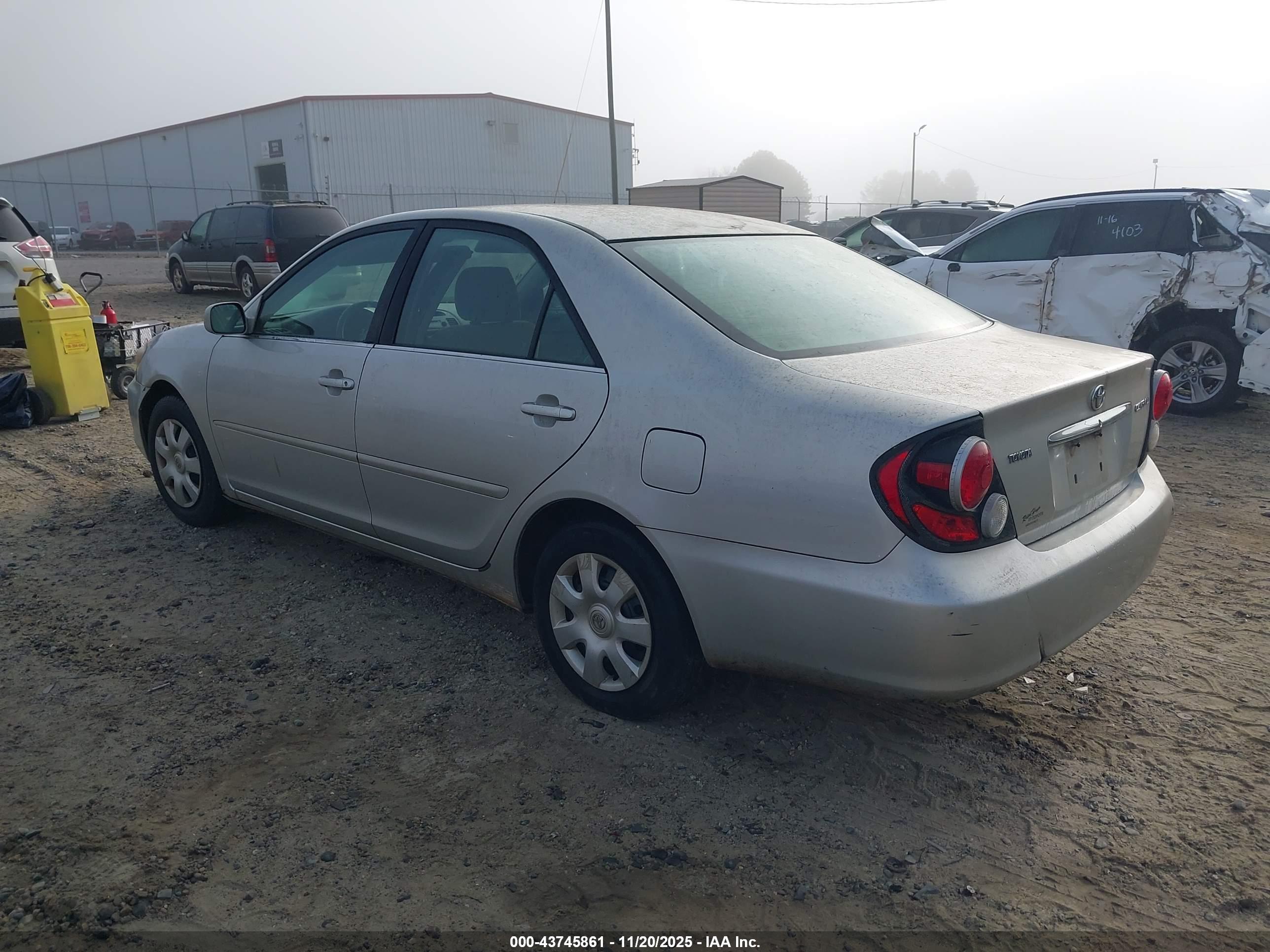 TOYOTA CAMRY image 3