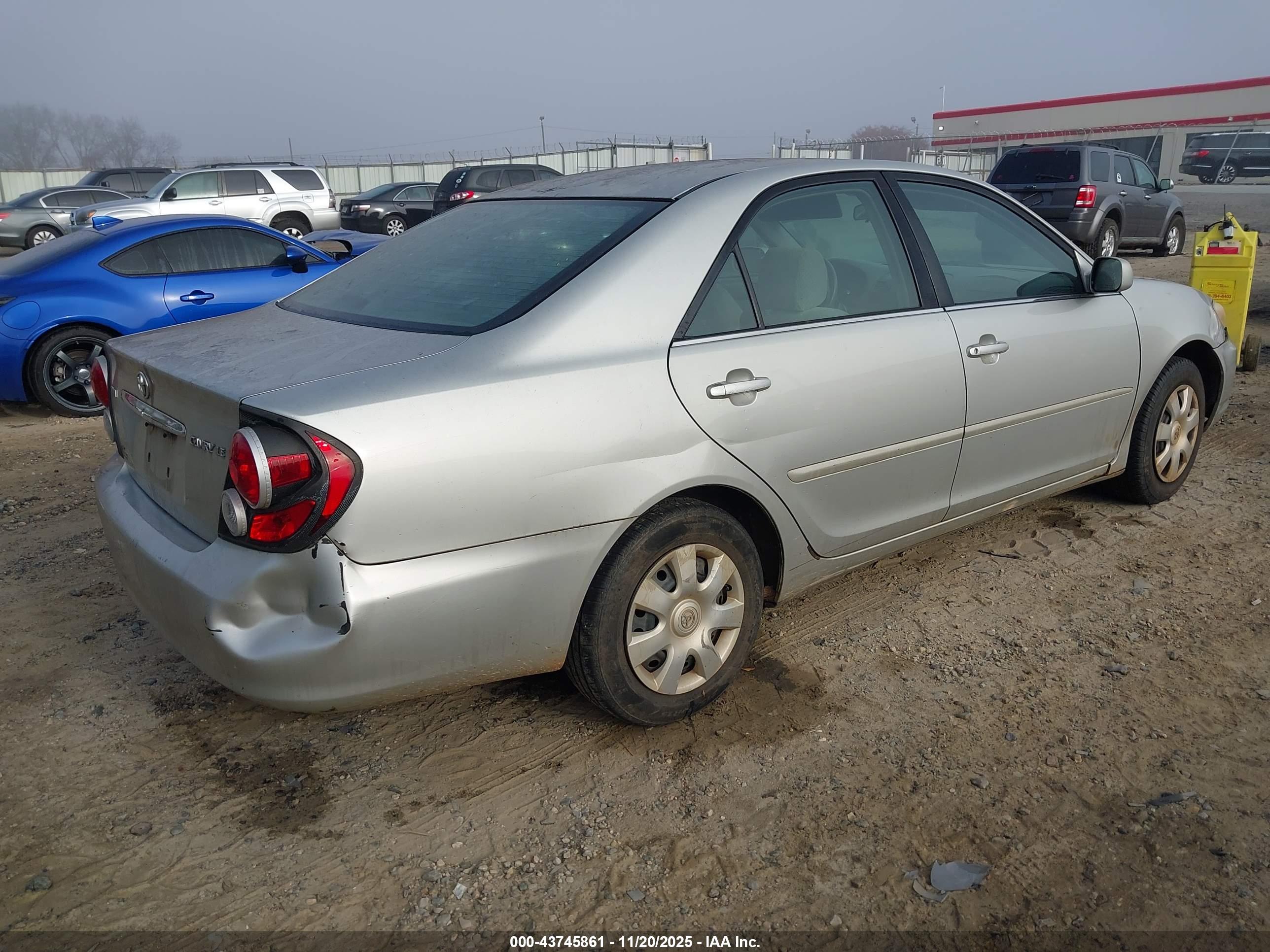 TOYOTA CAMRY image 4