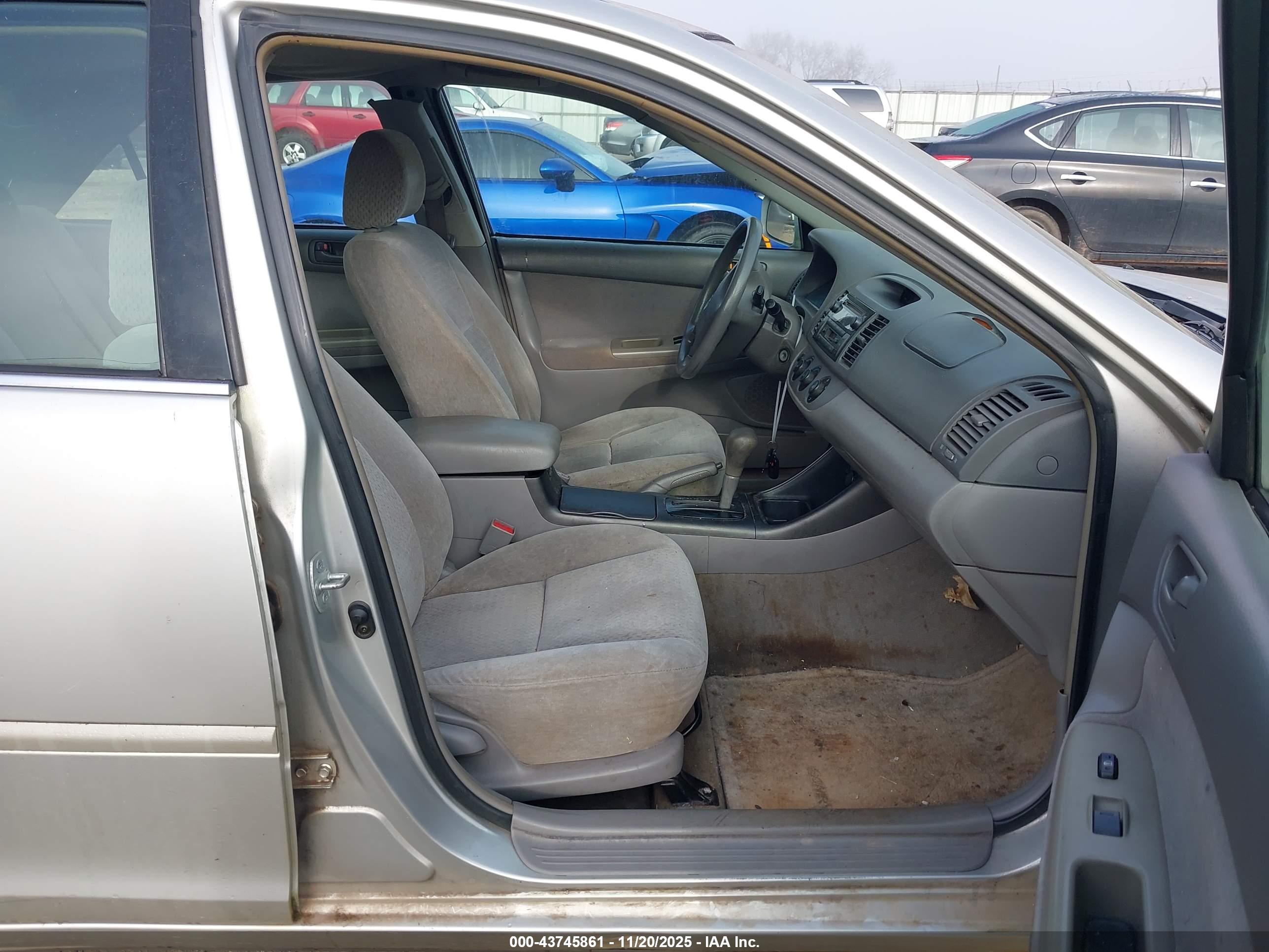 TOYOTA CAMRY image 5