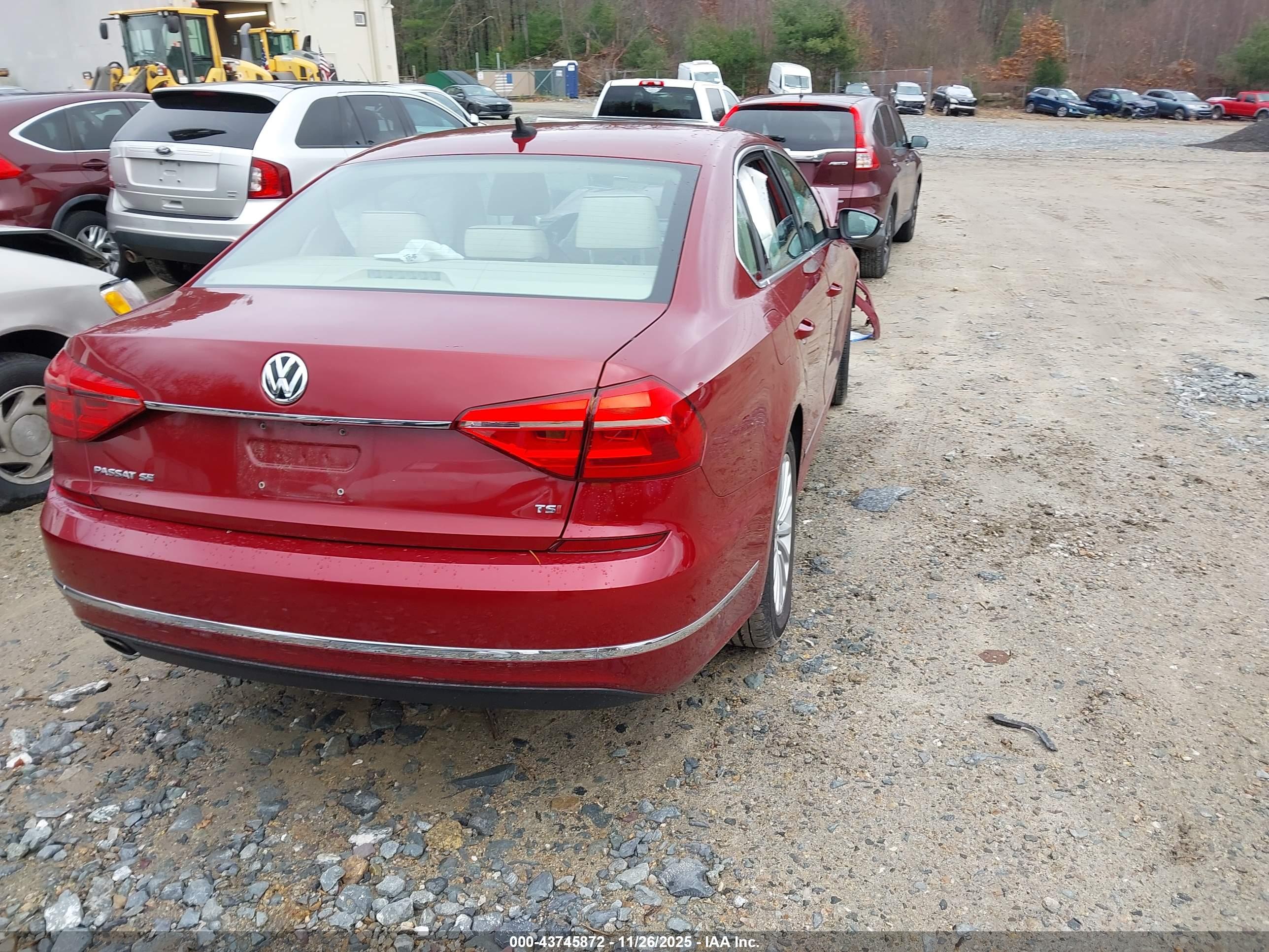 VOLKSWAGEN PASSAT image 4