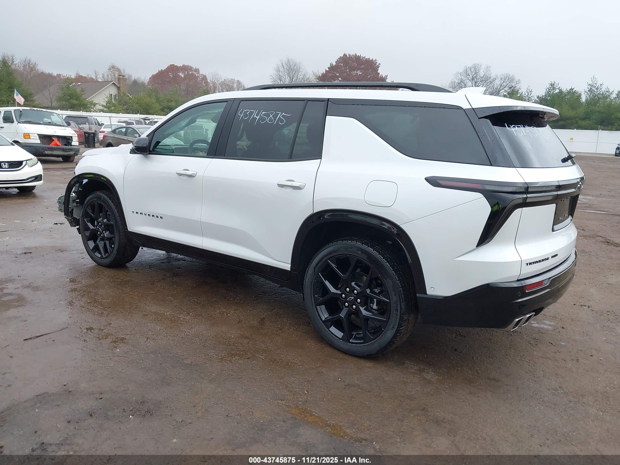 CHEVROLET TRAVERSE image 3
