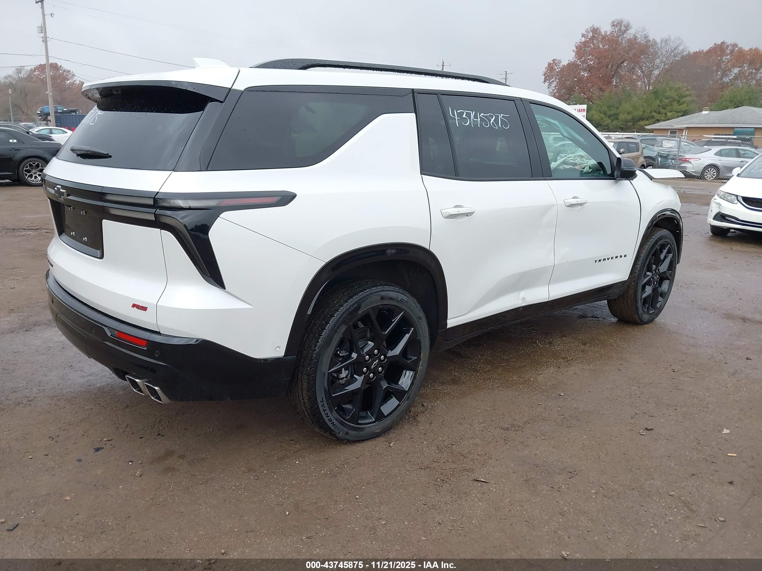 CHEVROLET TRAVERSE image 4