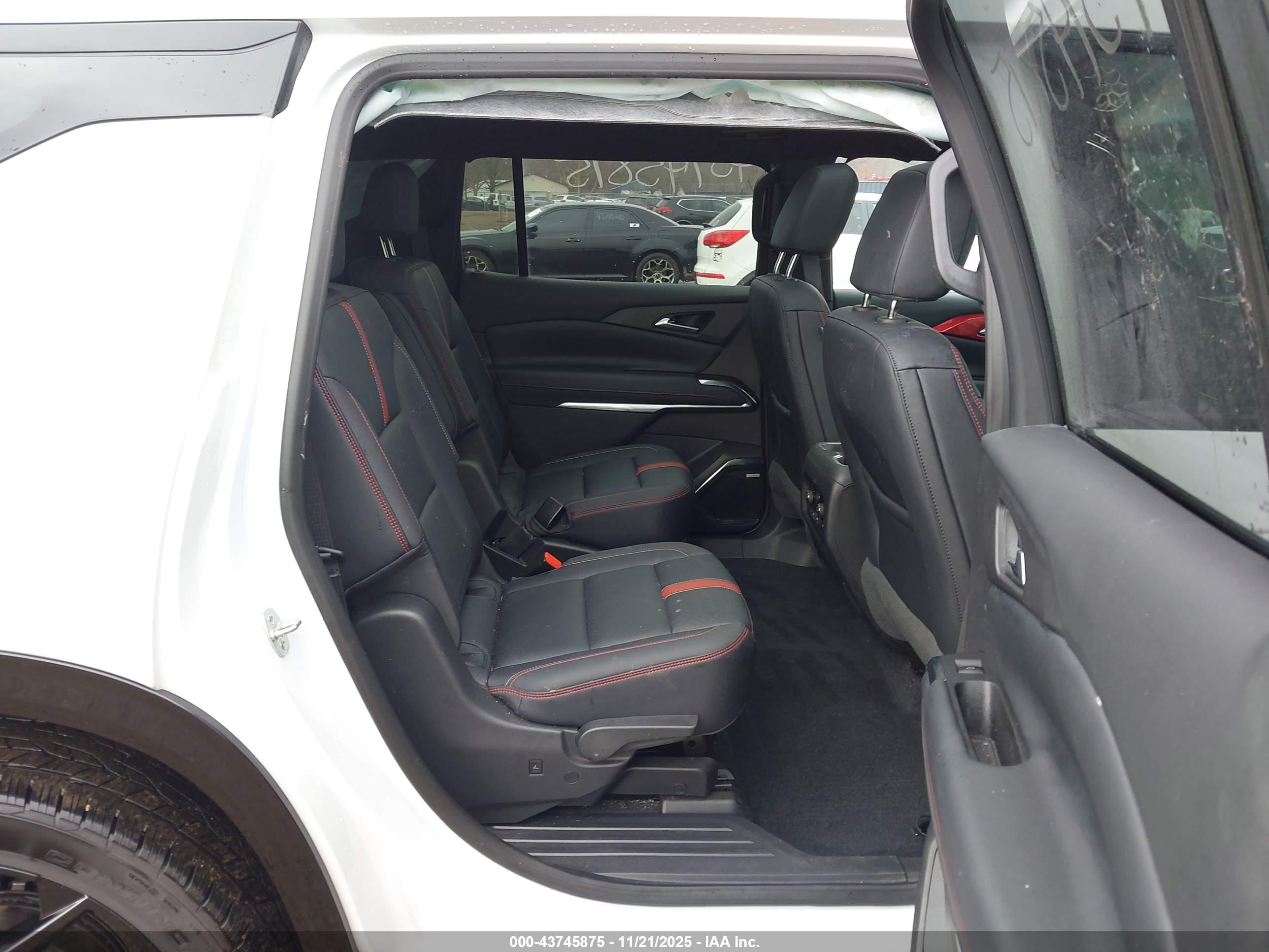 CHEVROLET TRAVERSE image 8