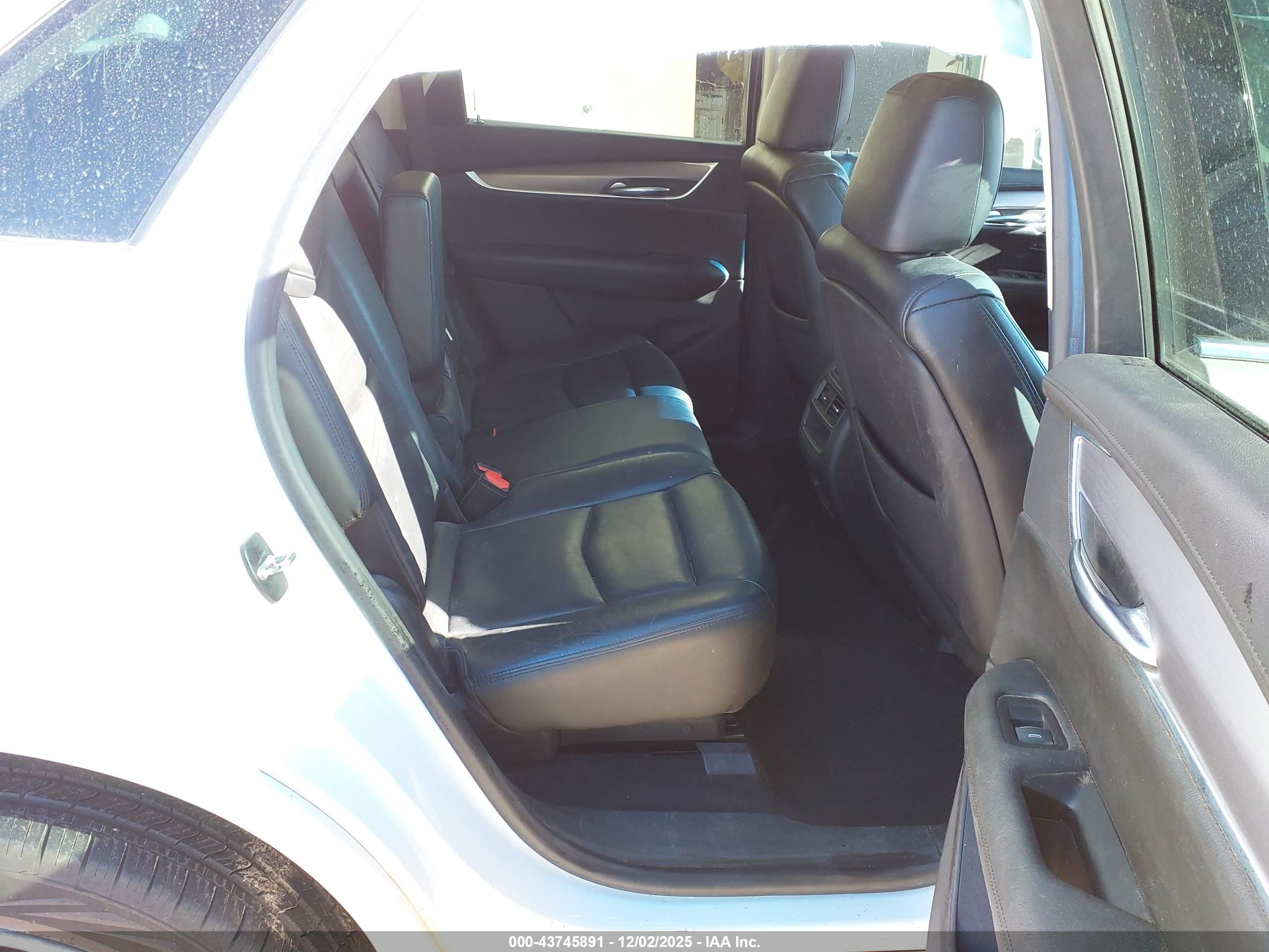 CADILLAC XT5 image 8