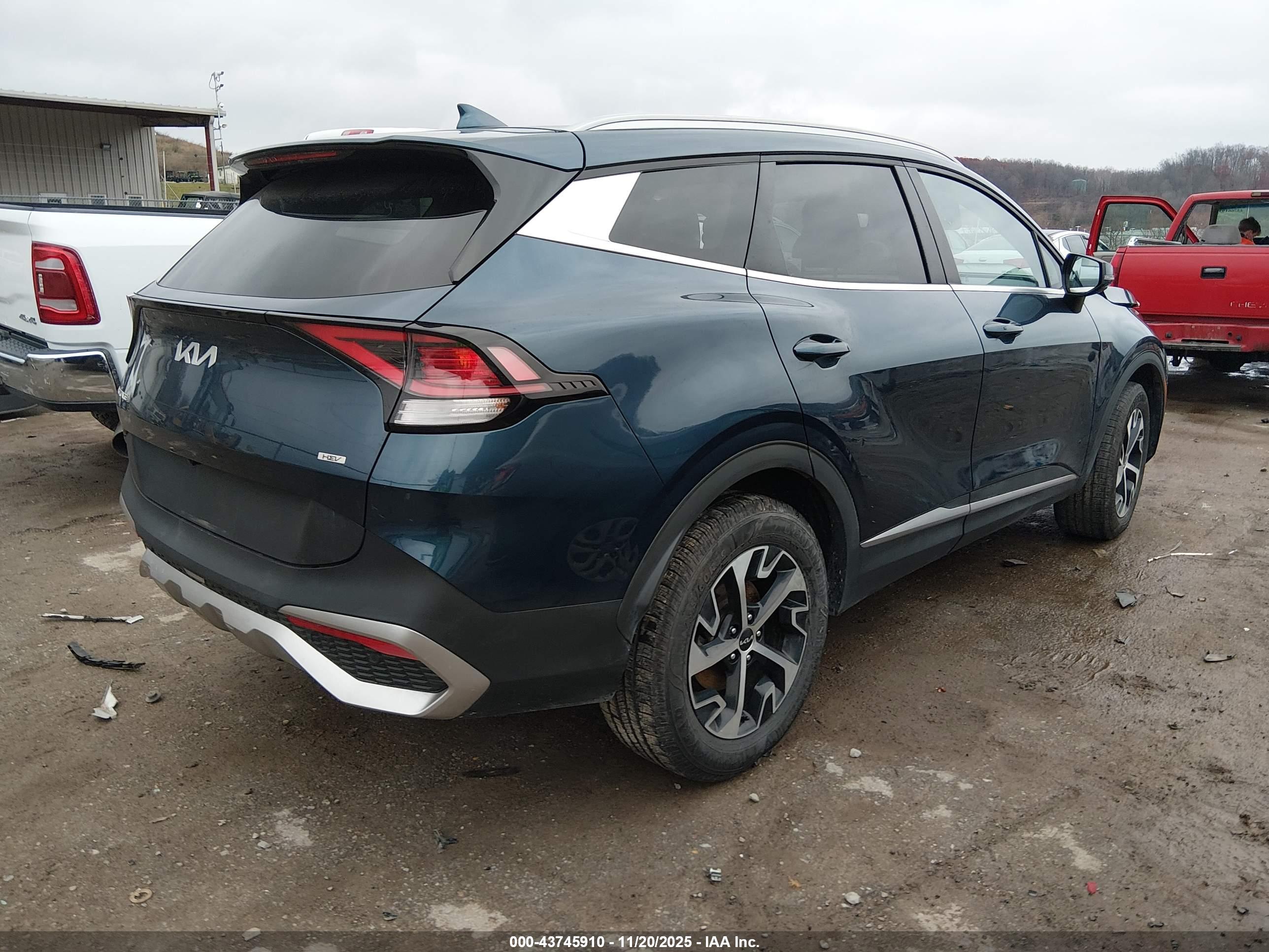 KIA SPORTAGE image 4