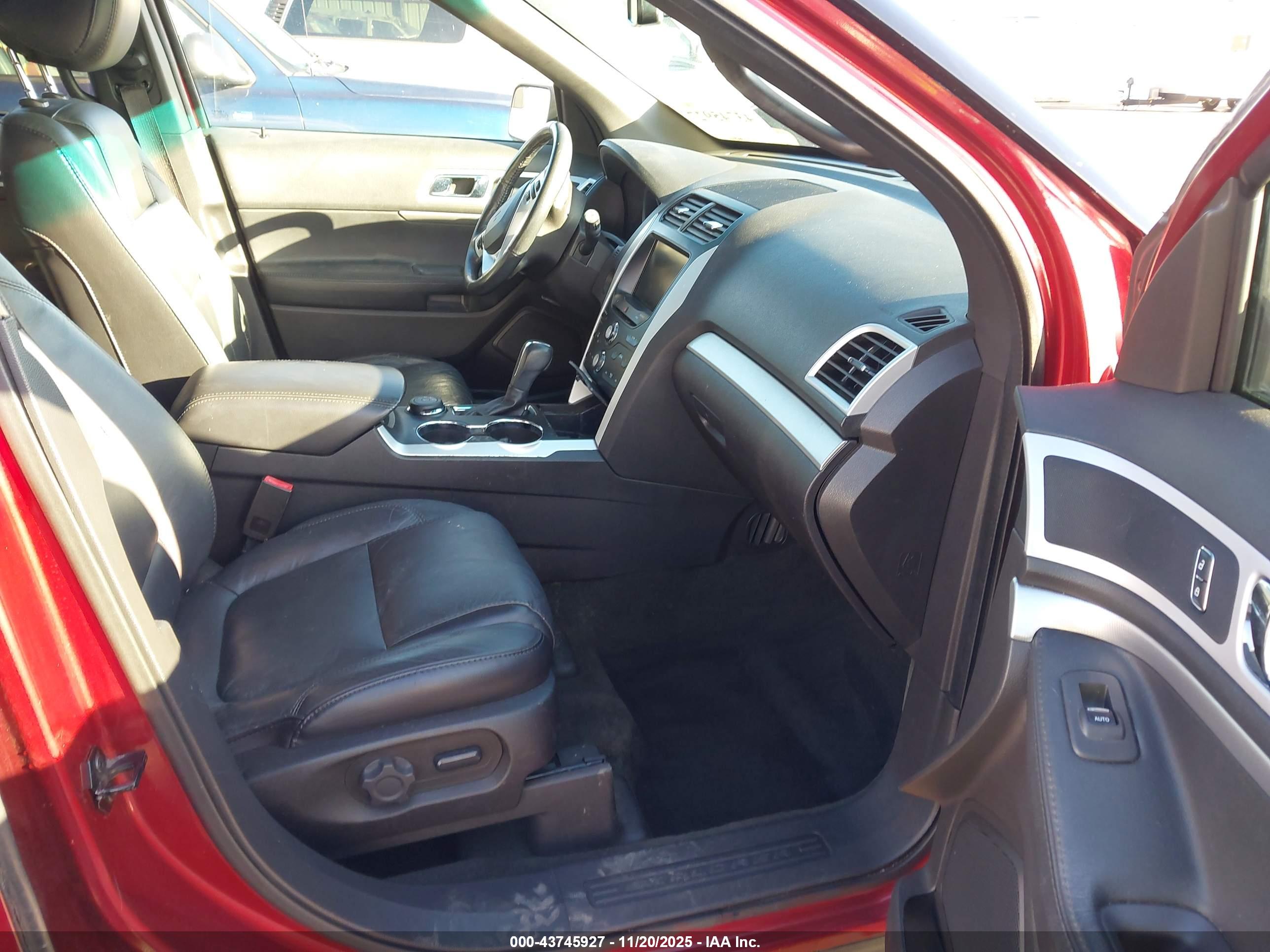 FORD EXPLORER image 5