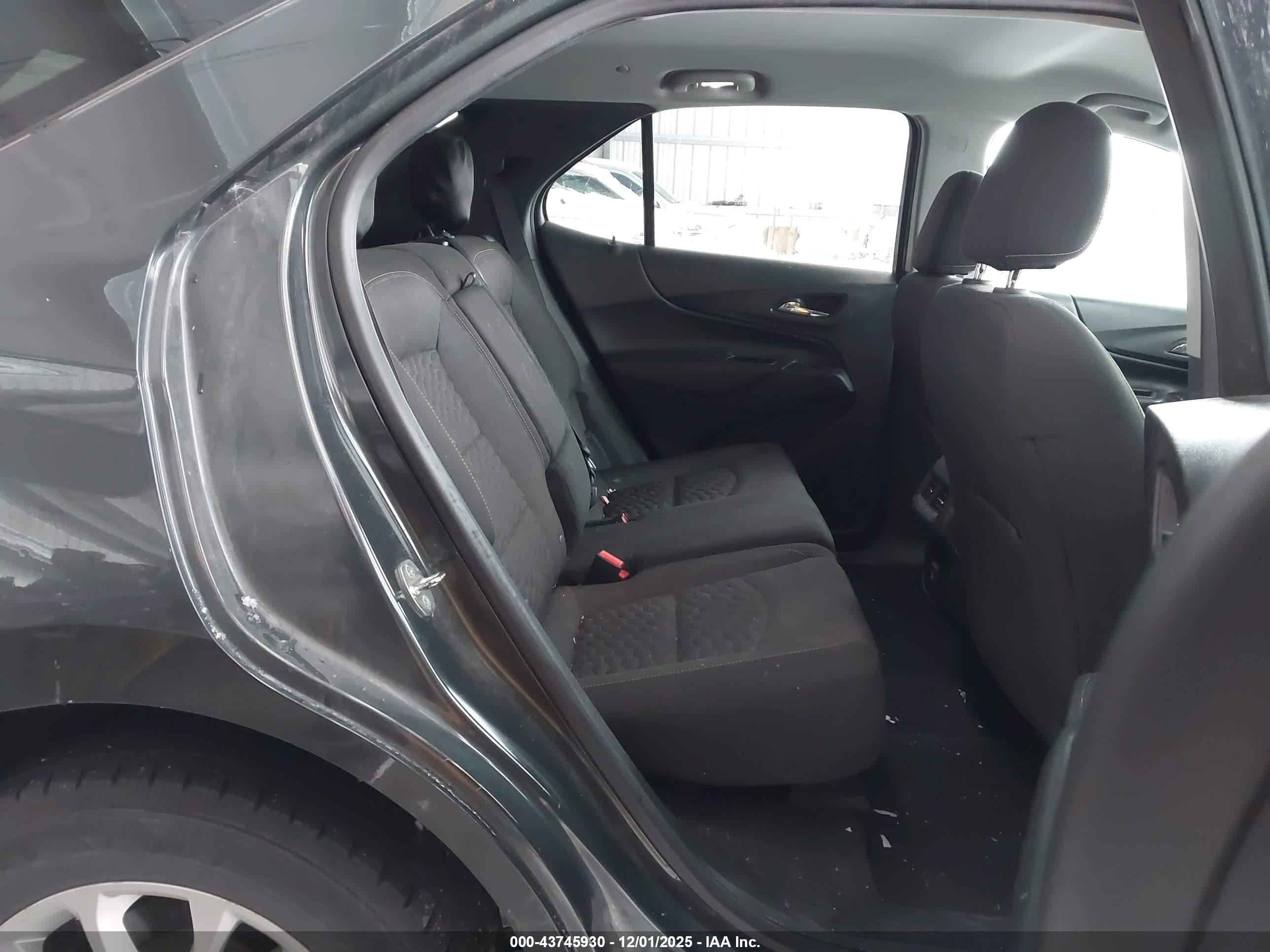 CHEVROLET EQUINOX image 8