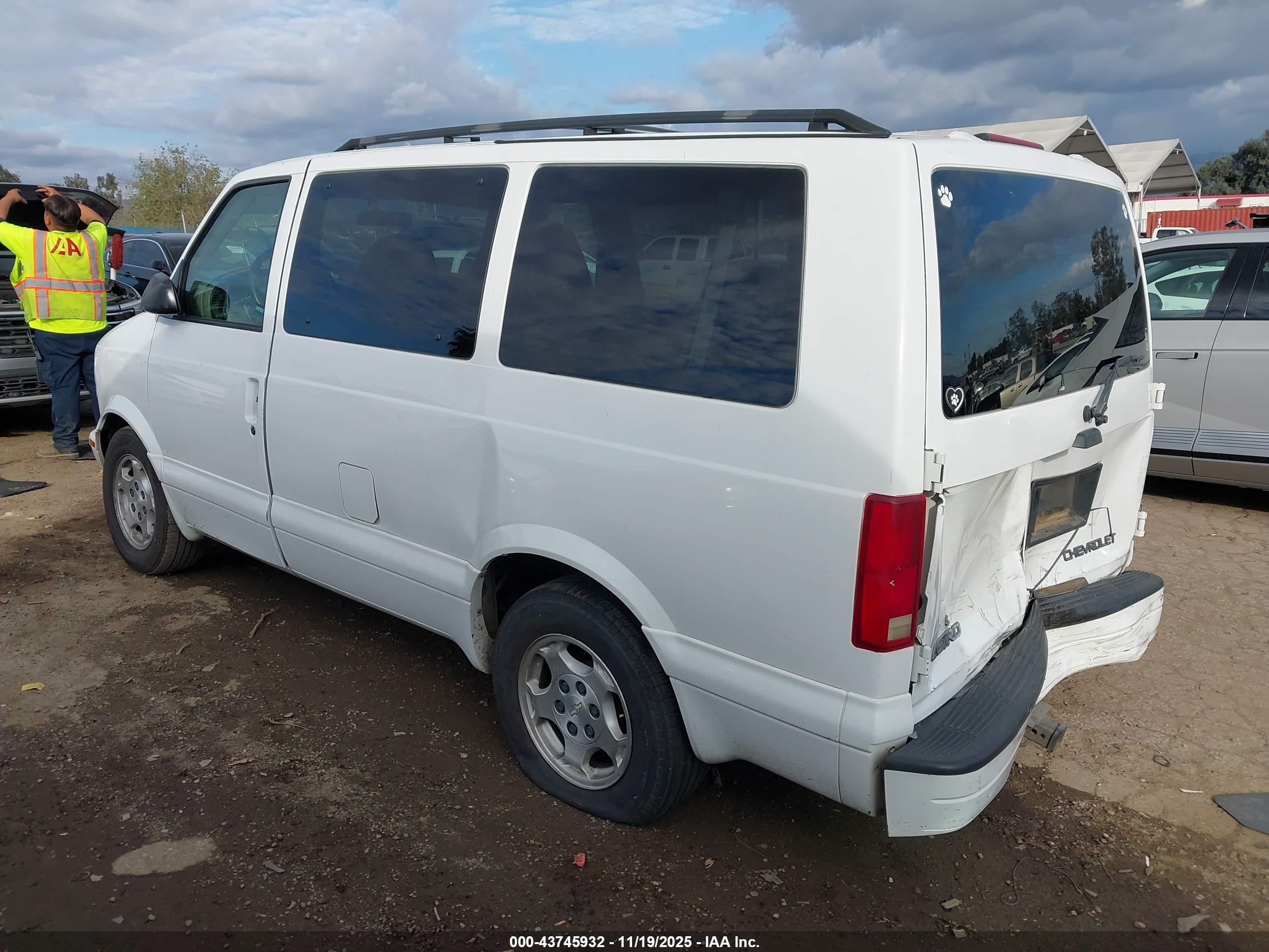 CHEVROLET ASTRO image 3