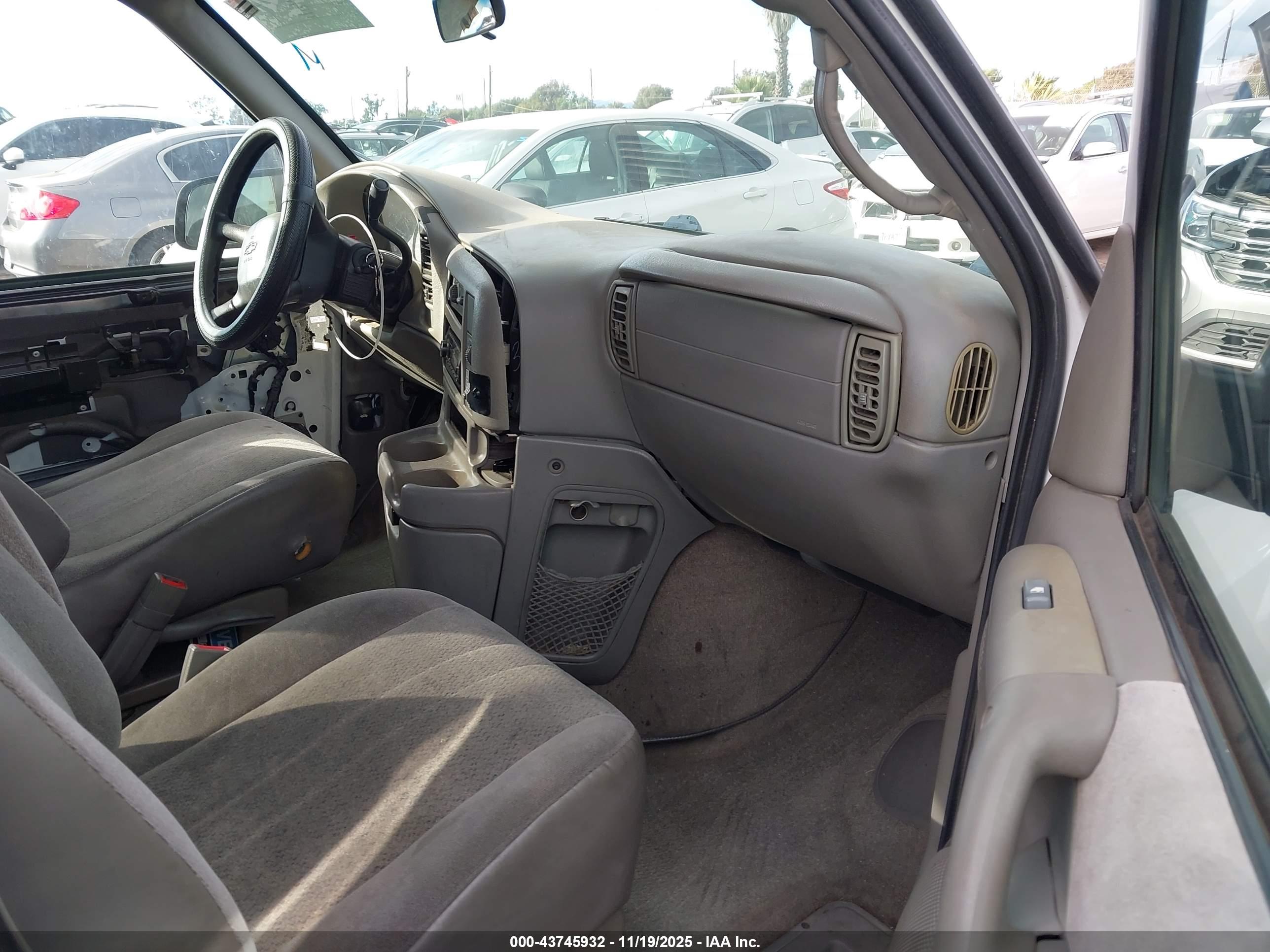 CHEVROLET ASTRO image 5