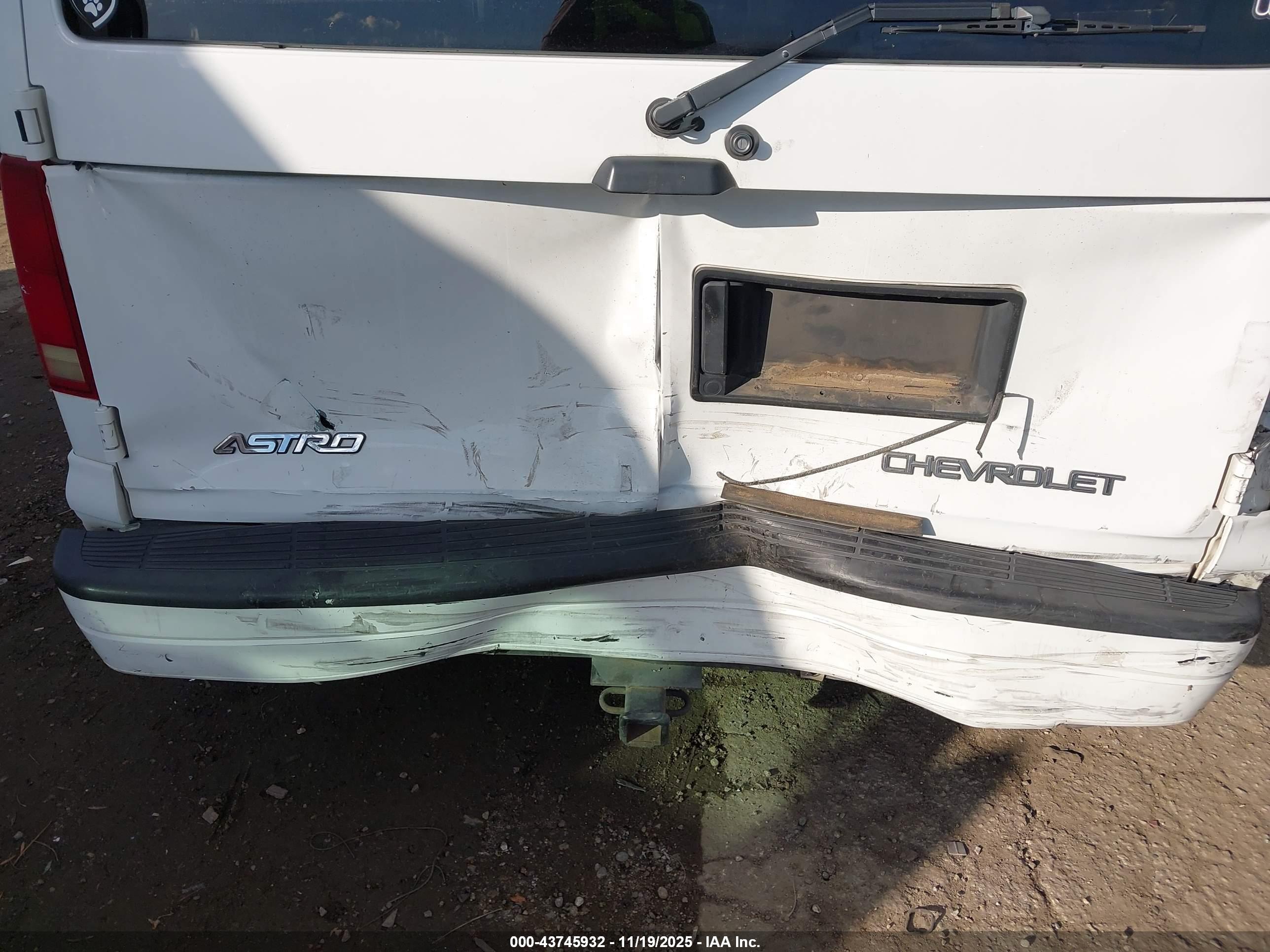 CHEVROLET ASTRO image 6