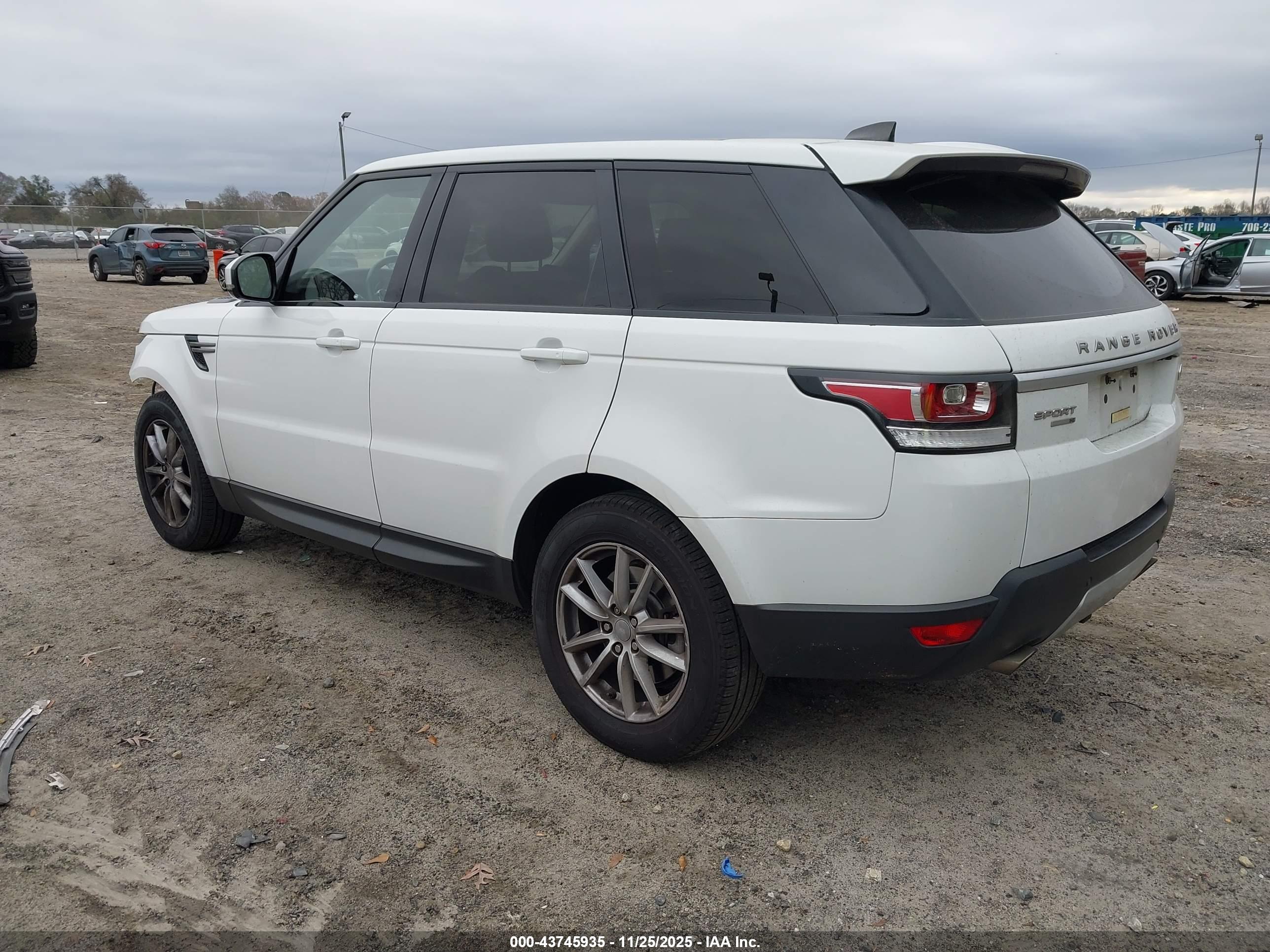 LAND ROVER image 3