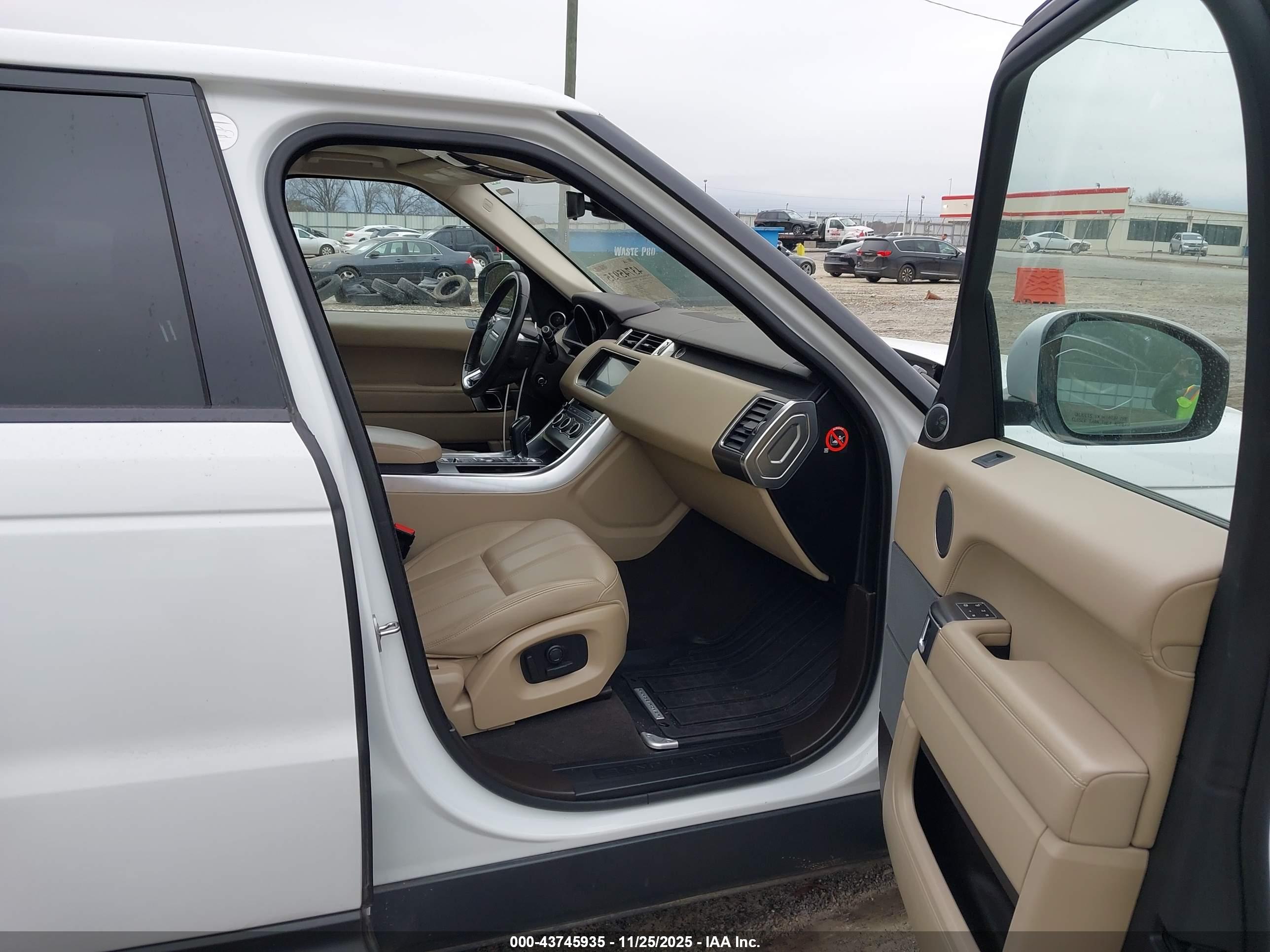 LAND ROVER image 5
