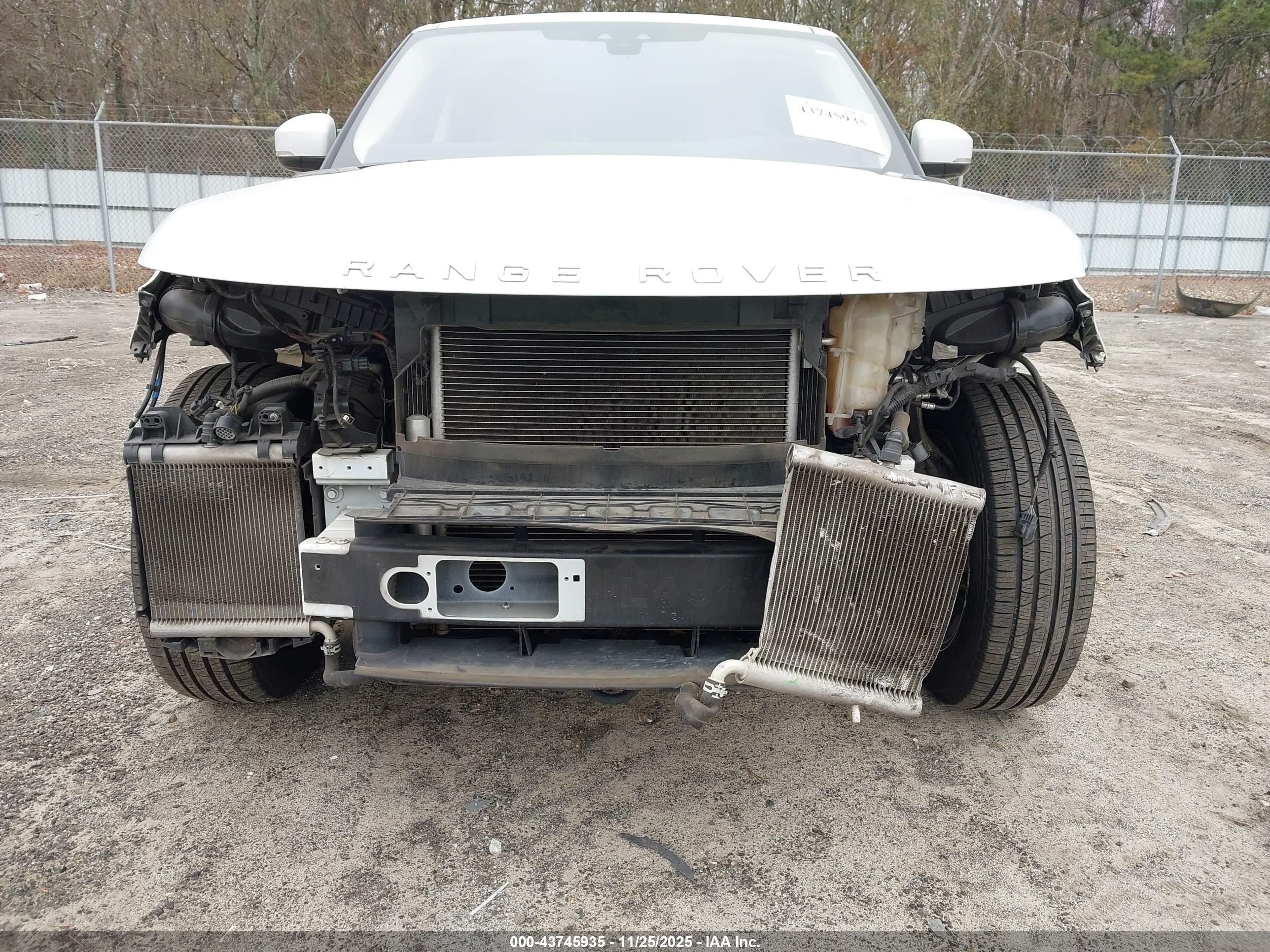 LAND ROVER image 6
