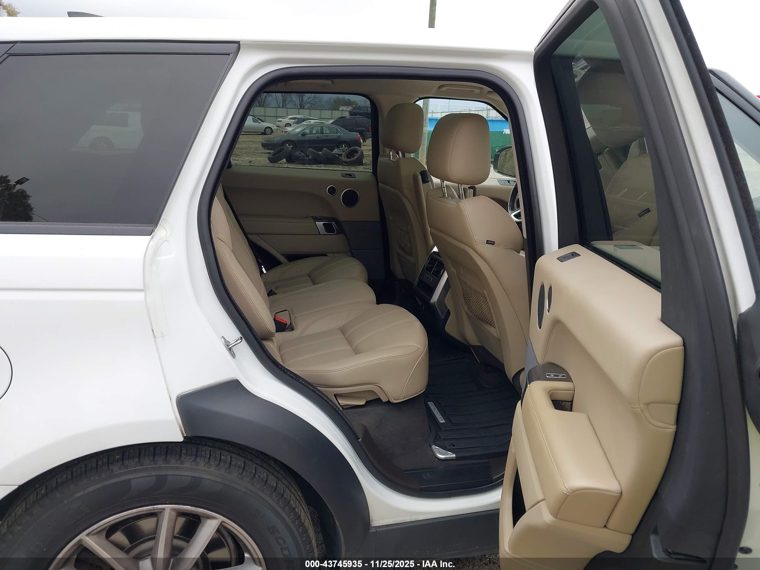 LAND ROVER image 8