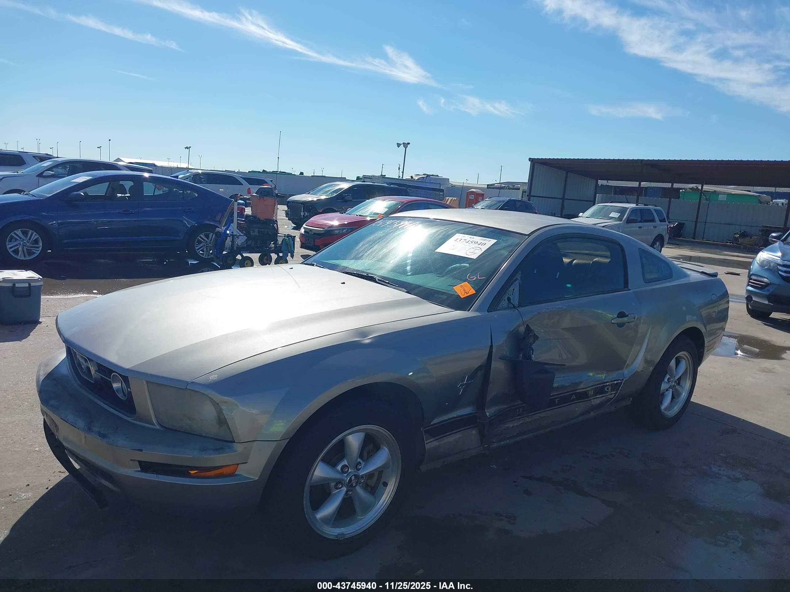 FORD MUSTANG image 2