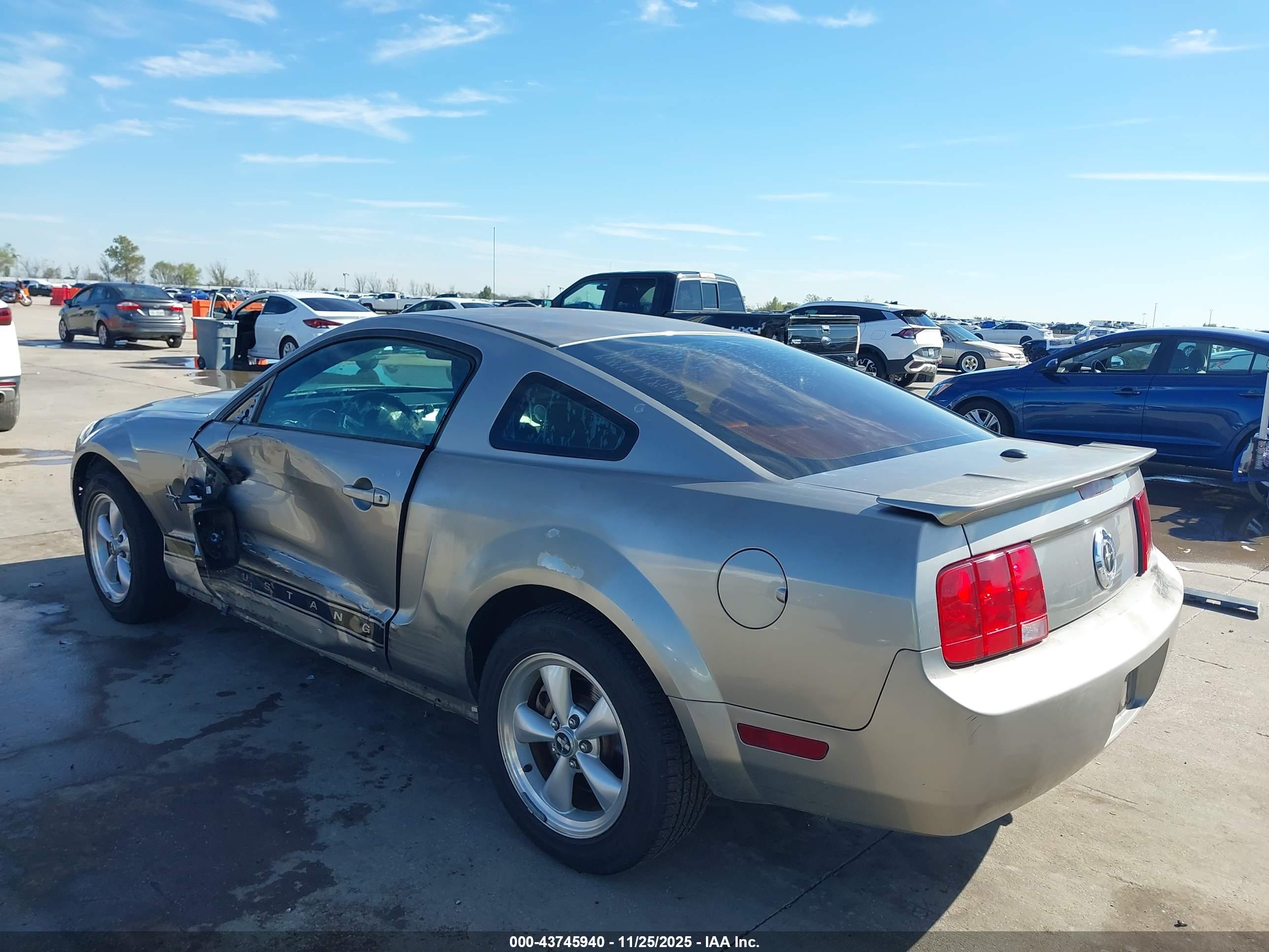 FORD MUSTANG image 3