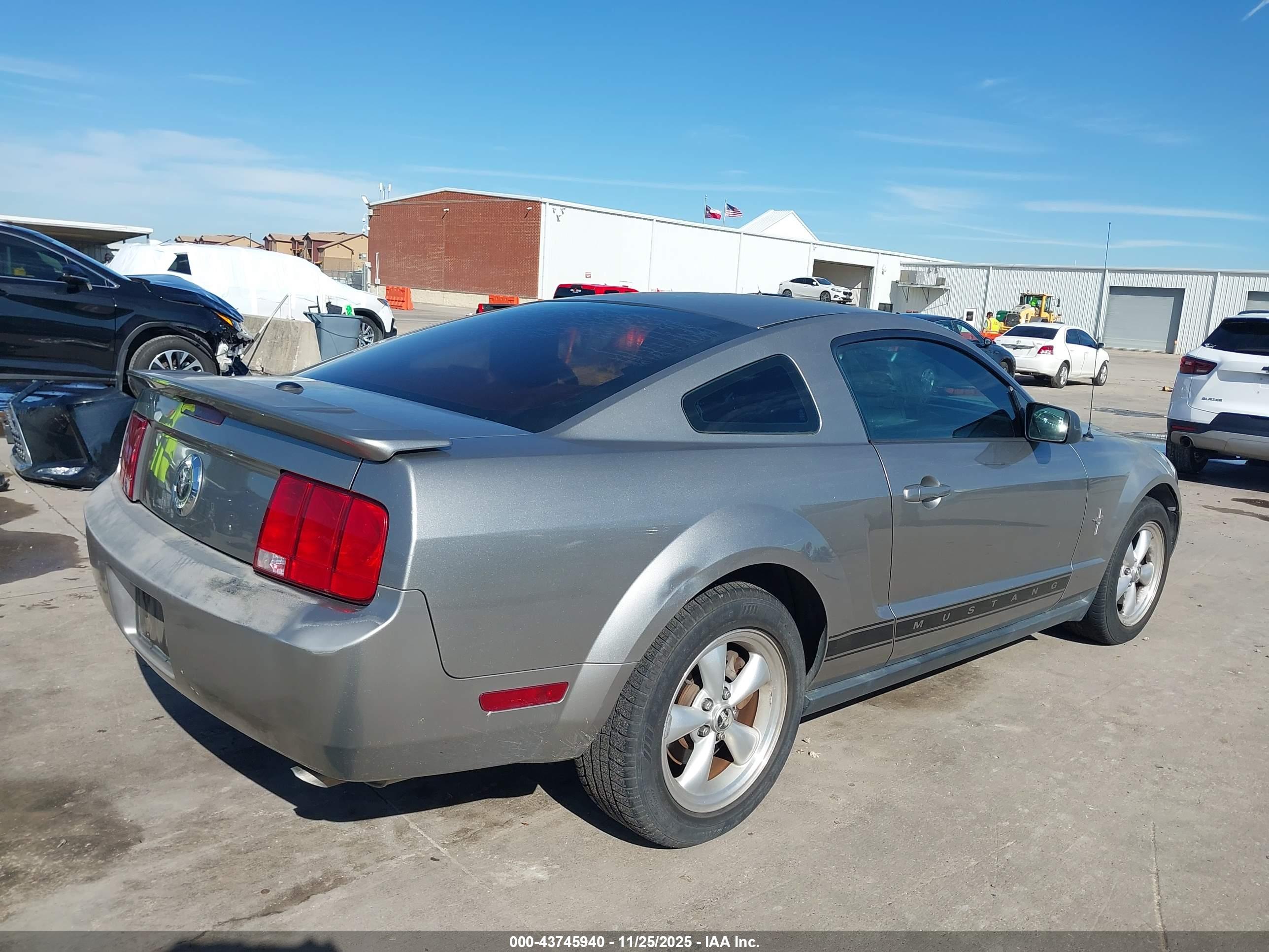 FORD MUSTANG image 4
