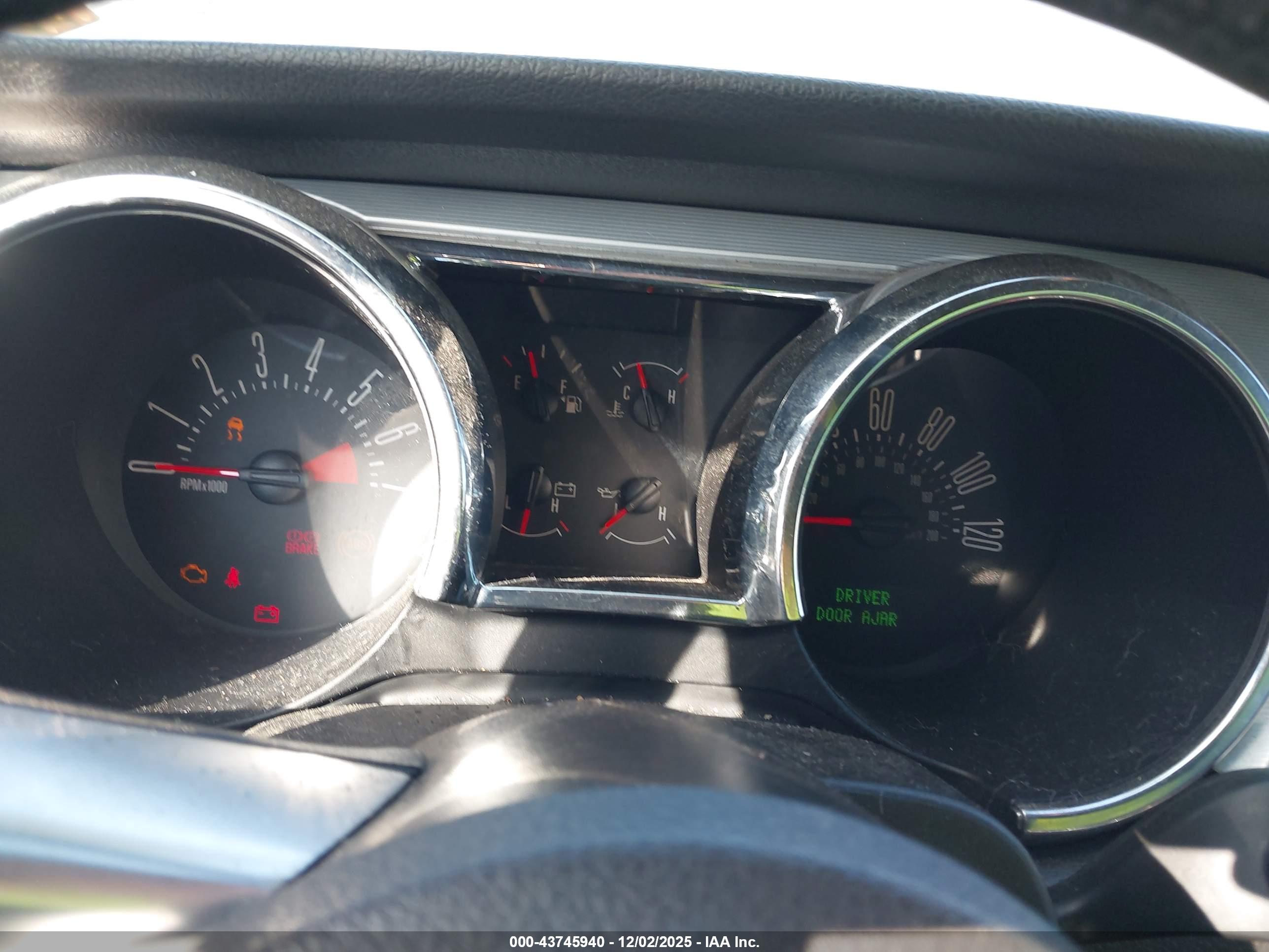 FORD MUSTANG image 7