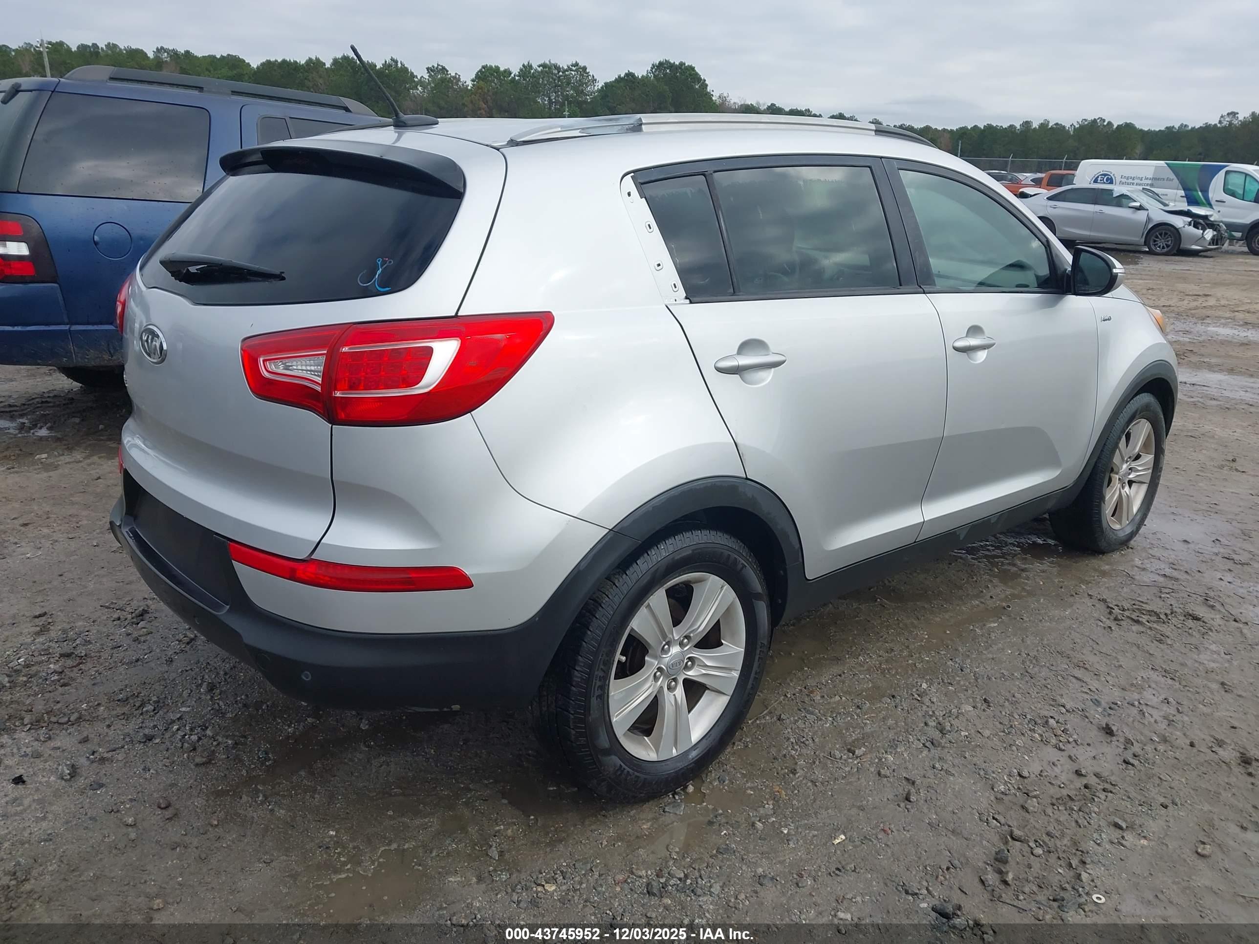 KIA SPORTAGE image 4