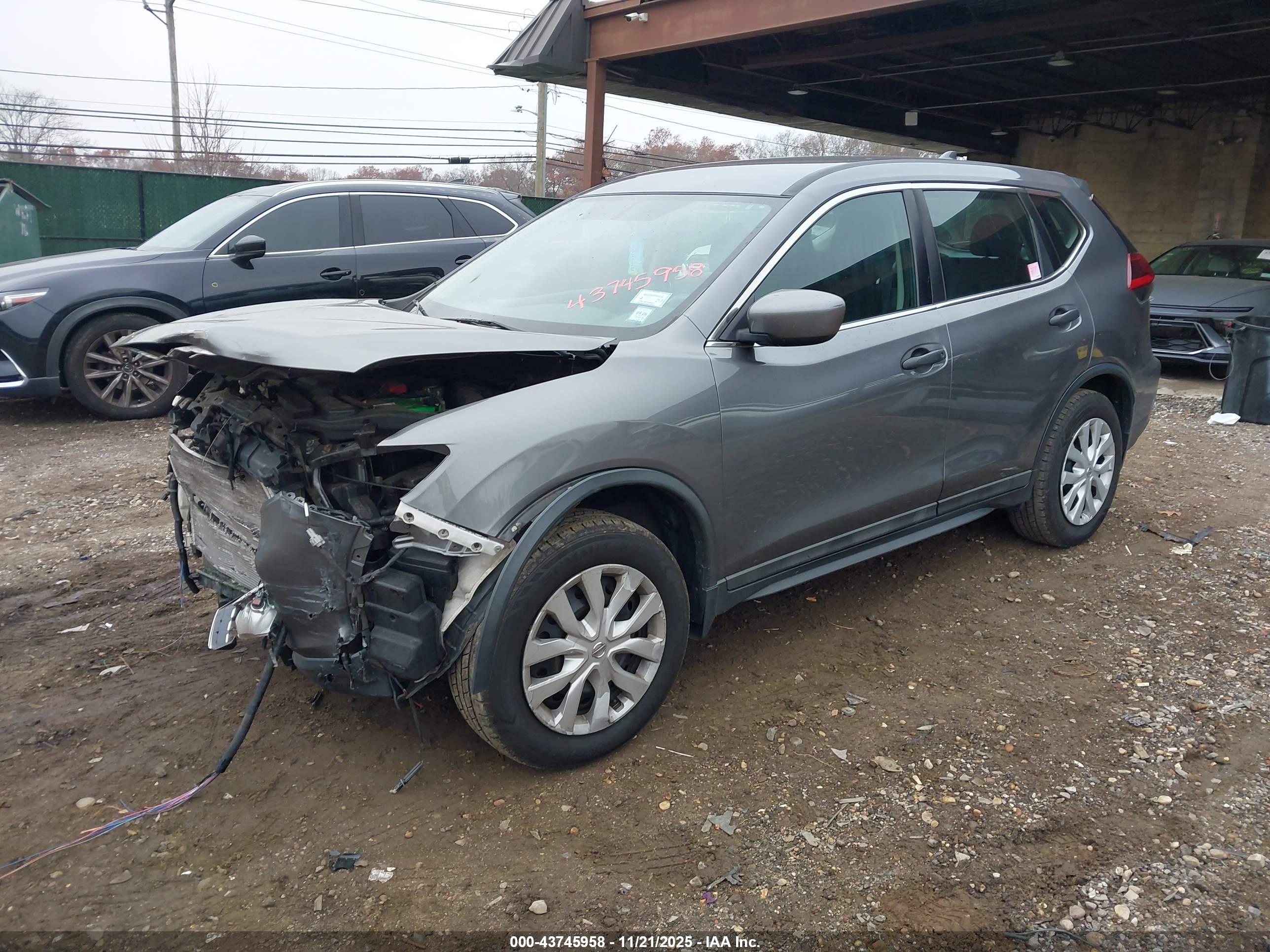 NISSAN ROGUE image 2