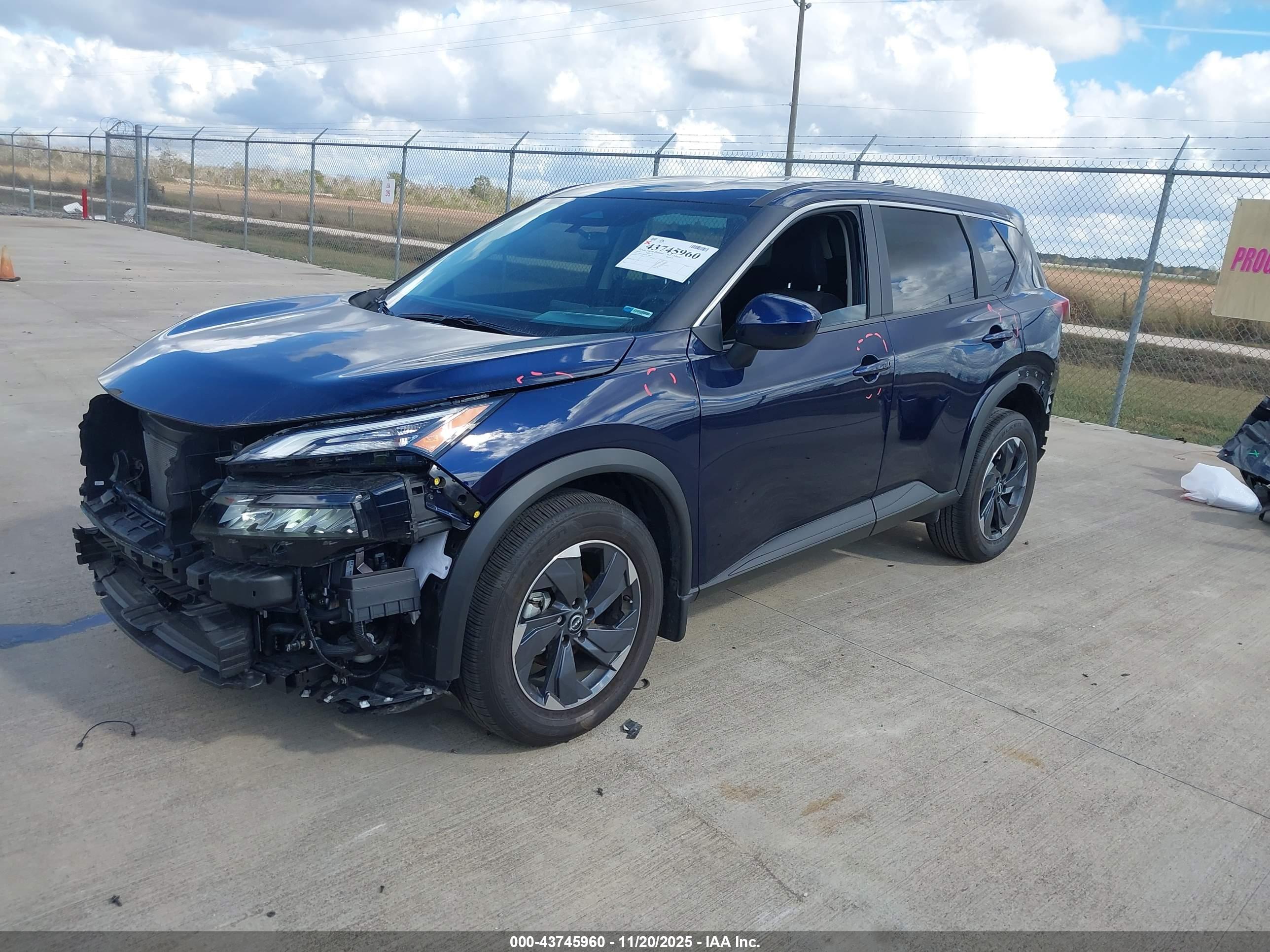 NISSAN ROGUE image 2