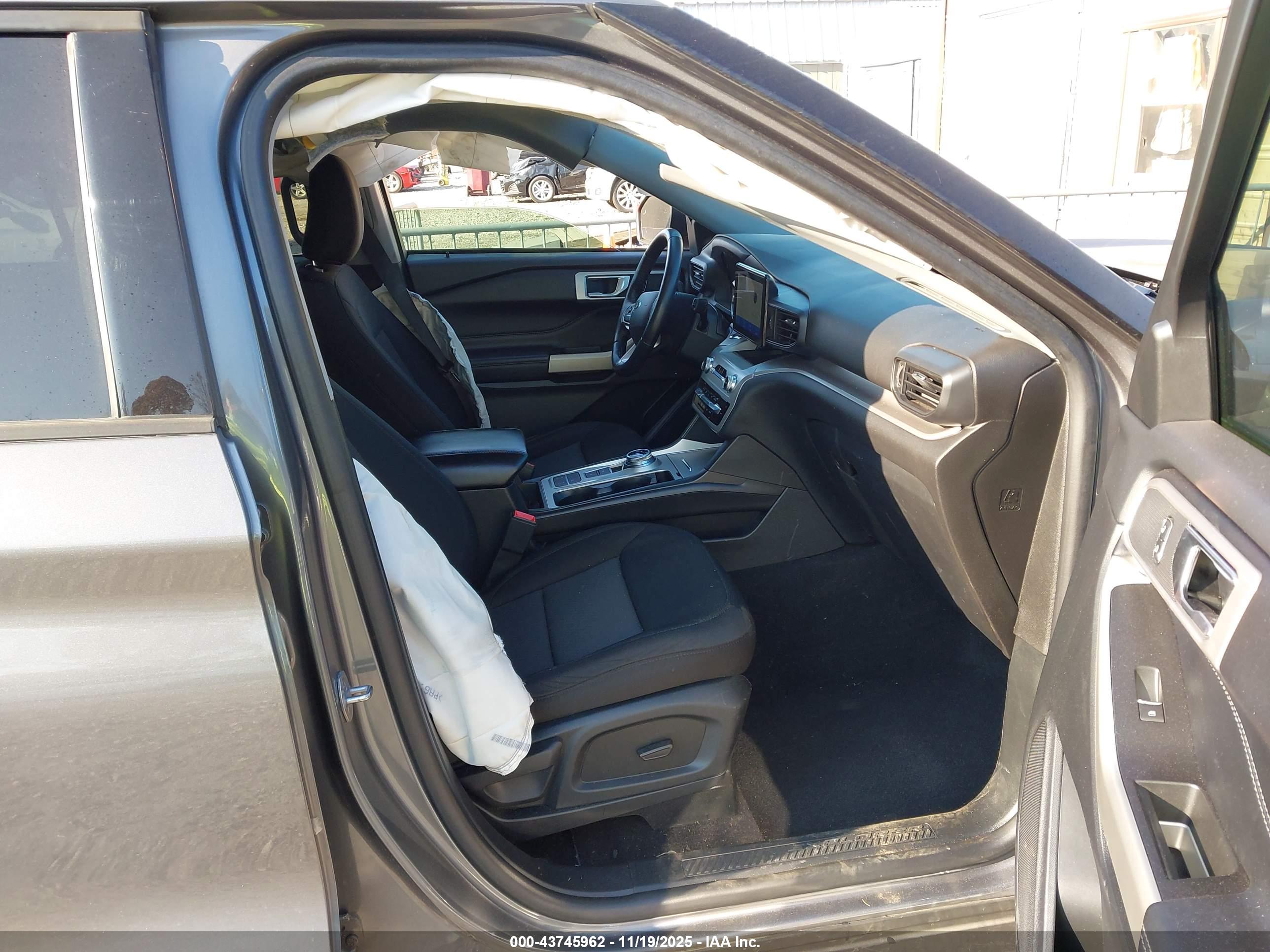 FORD EXPLORER image 5