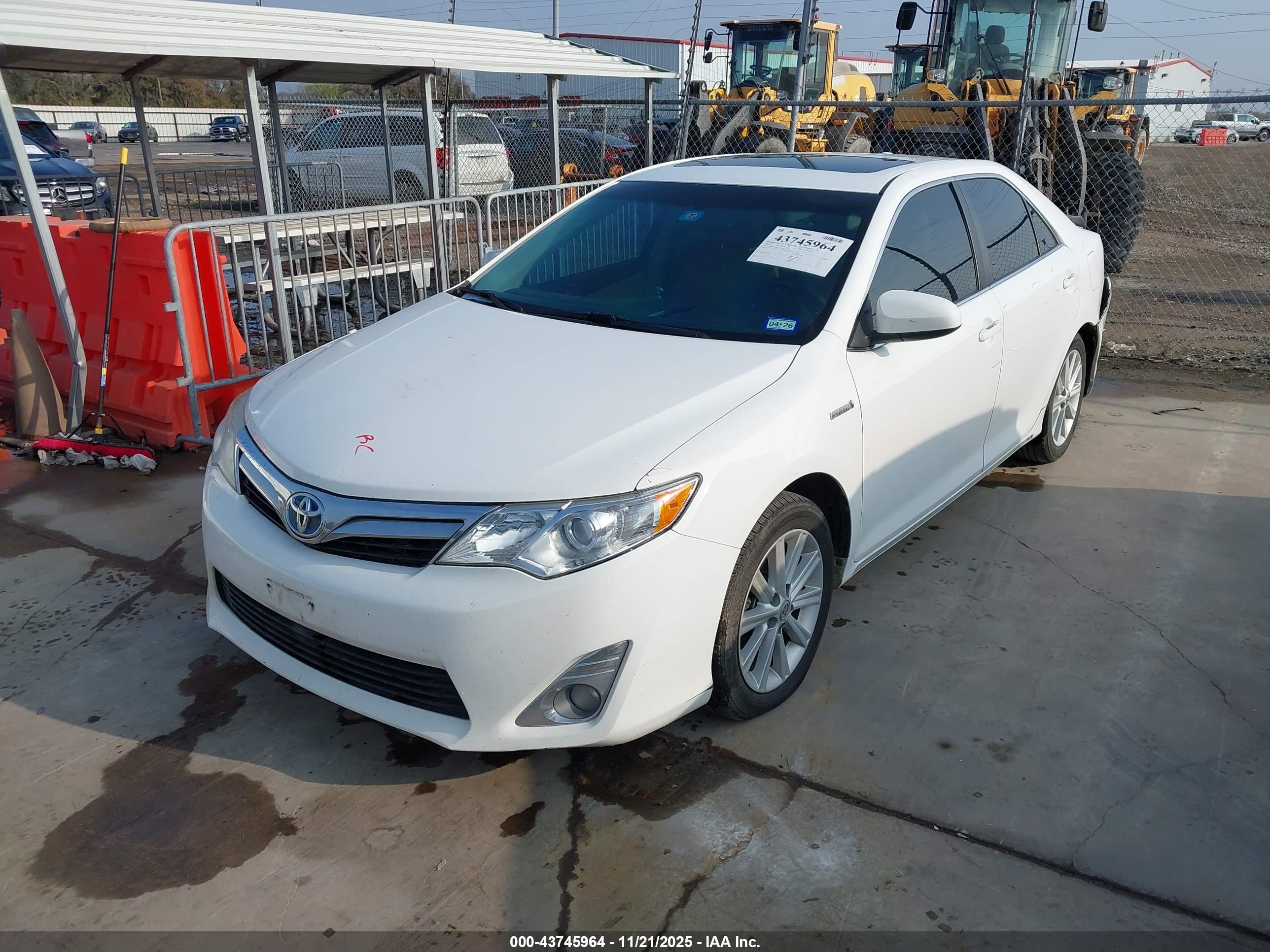 TOYOTA CAMRY image 2