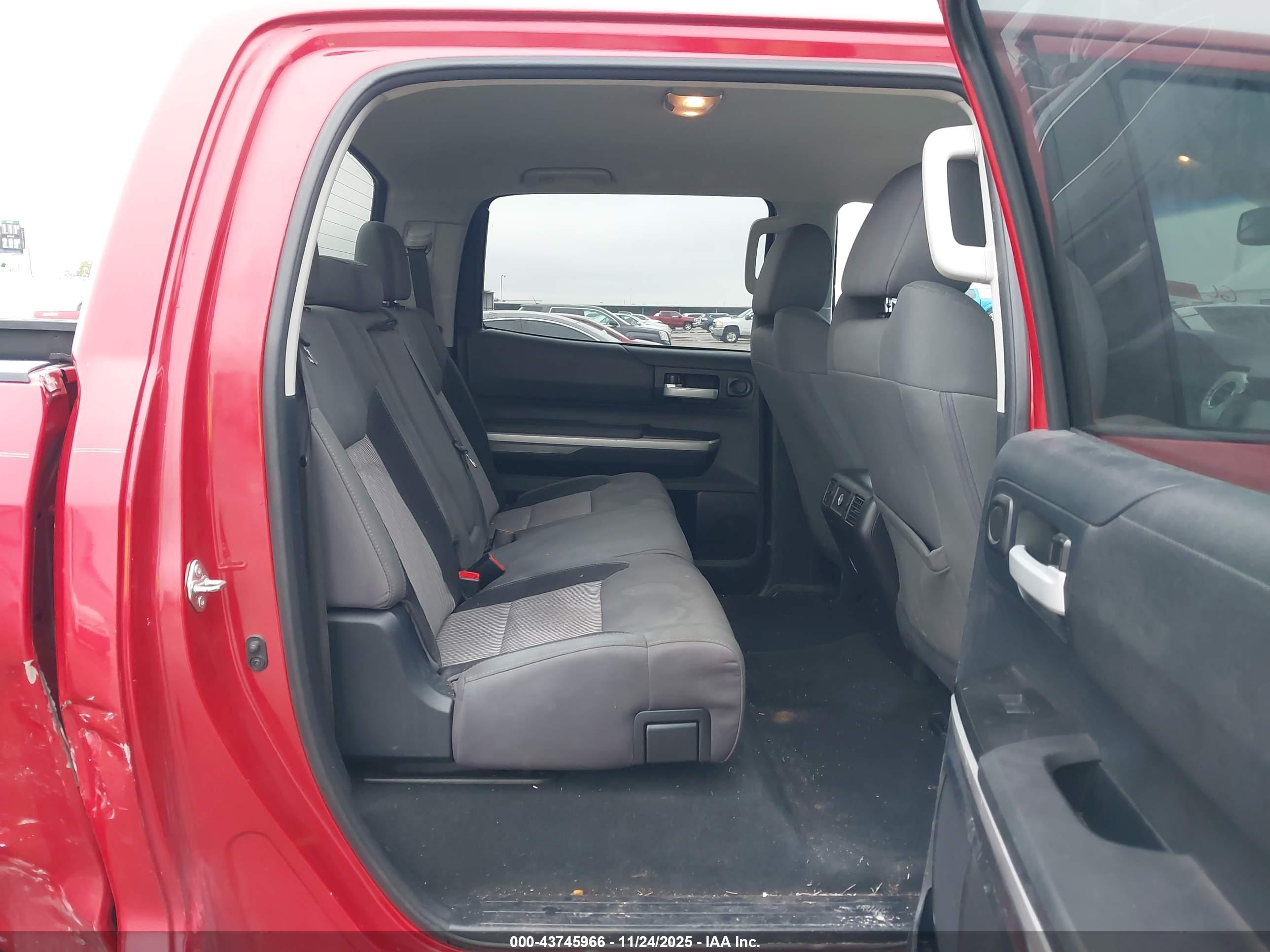 TOYOTA TUNDRA image 8