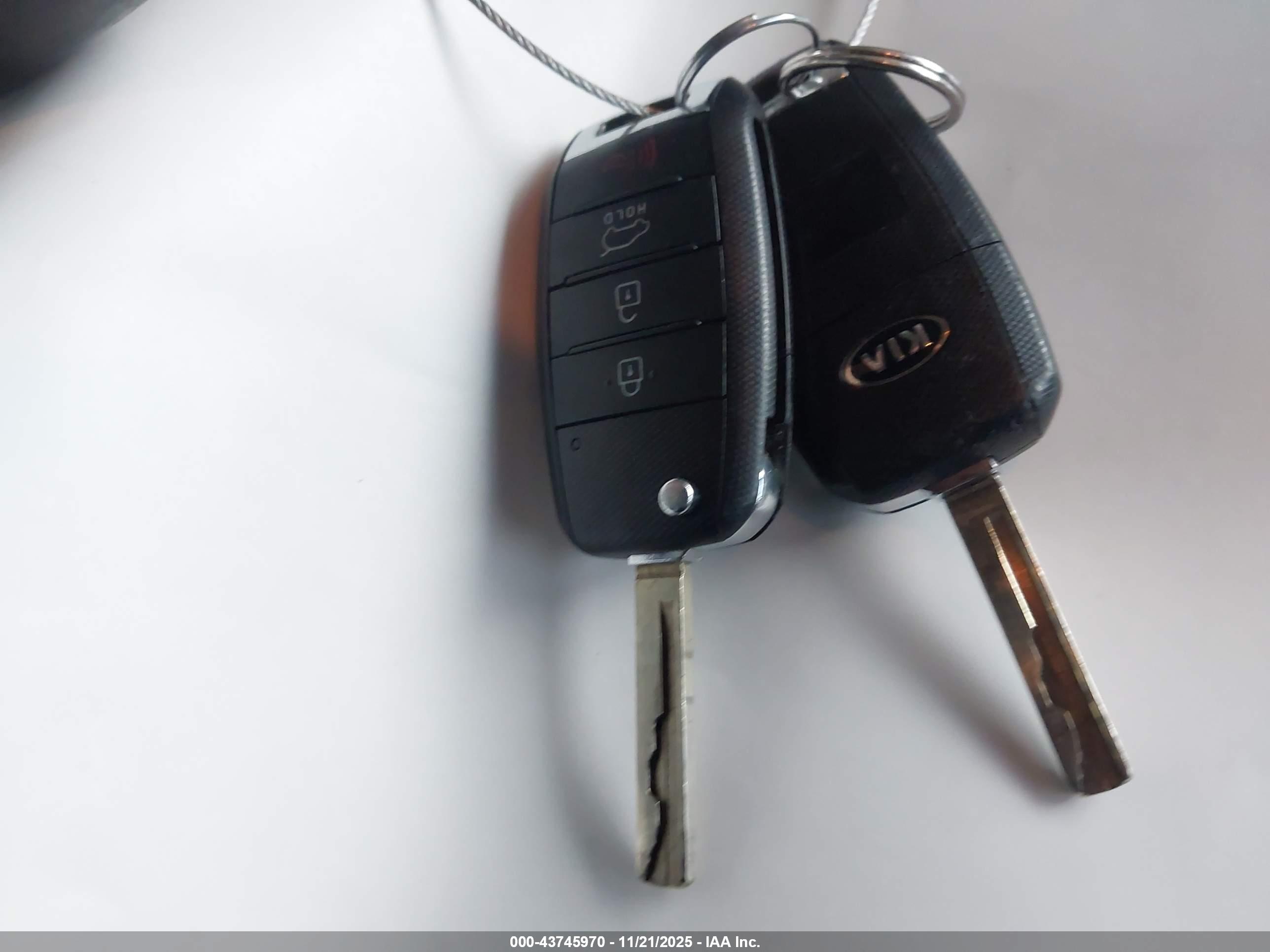 KIA SORENTO image 11