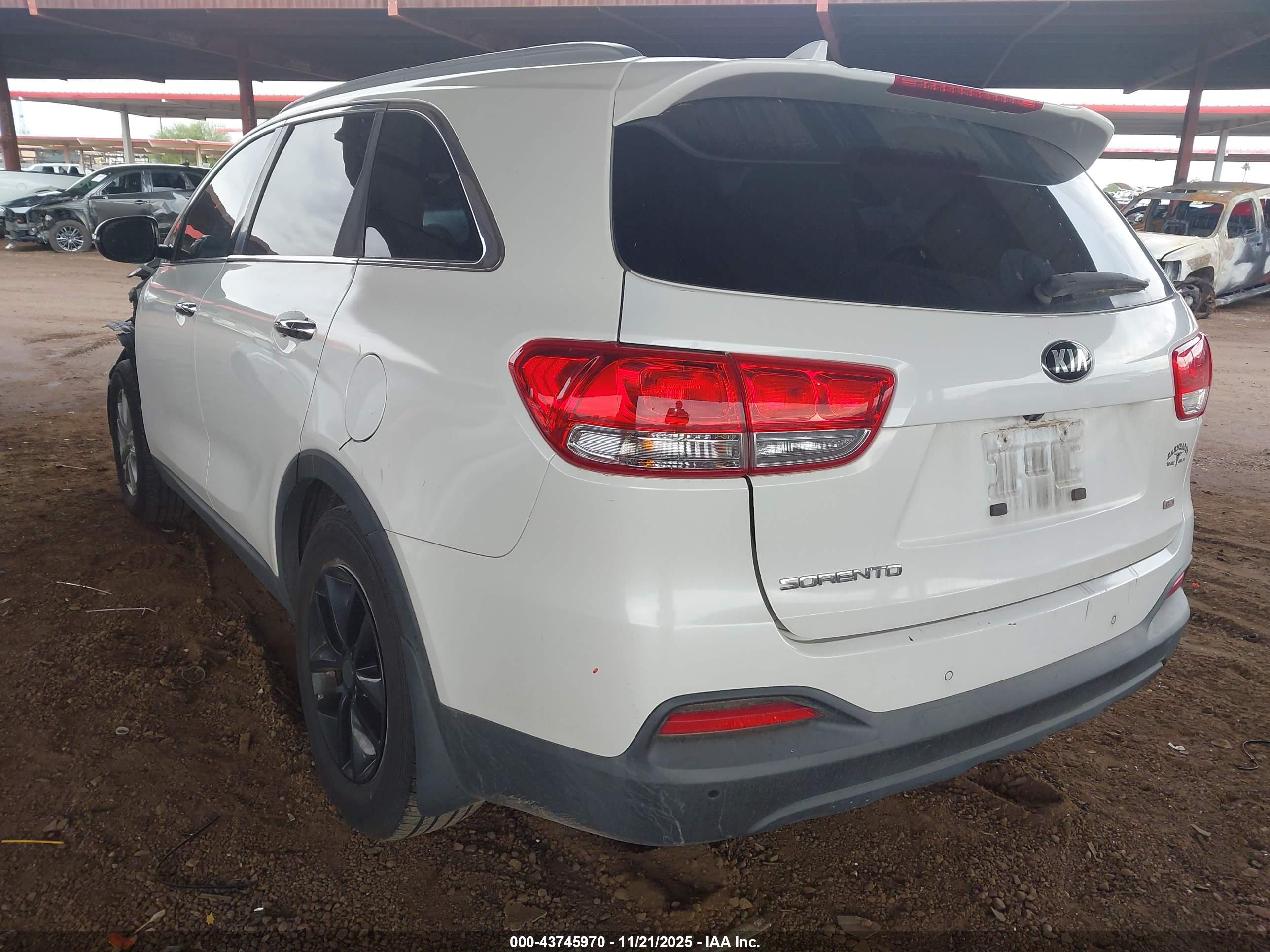 KIA SORENTO image 3