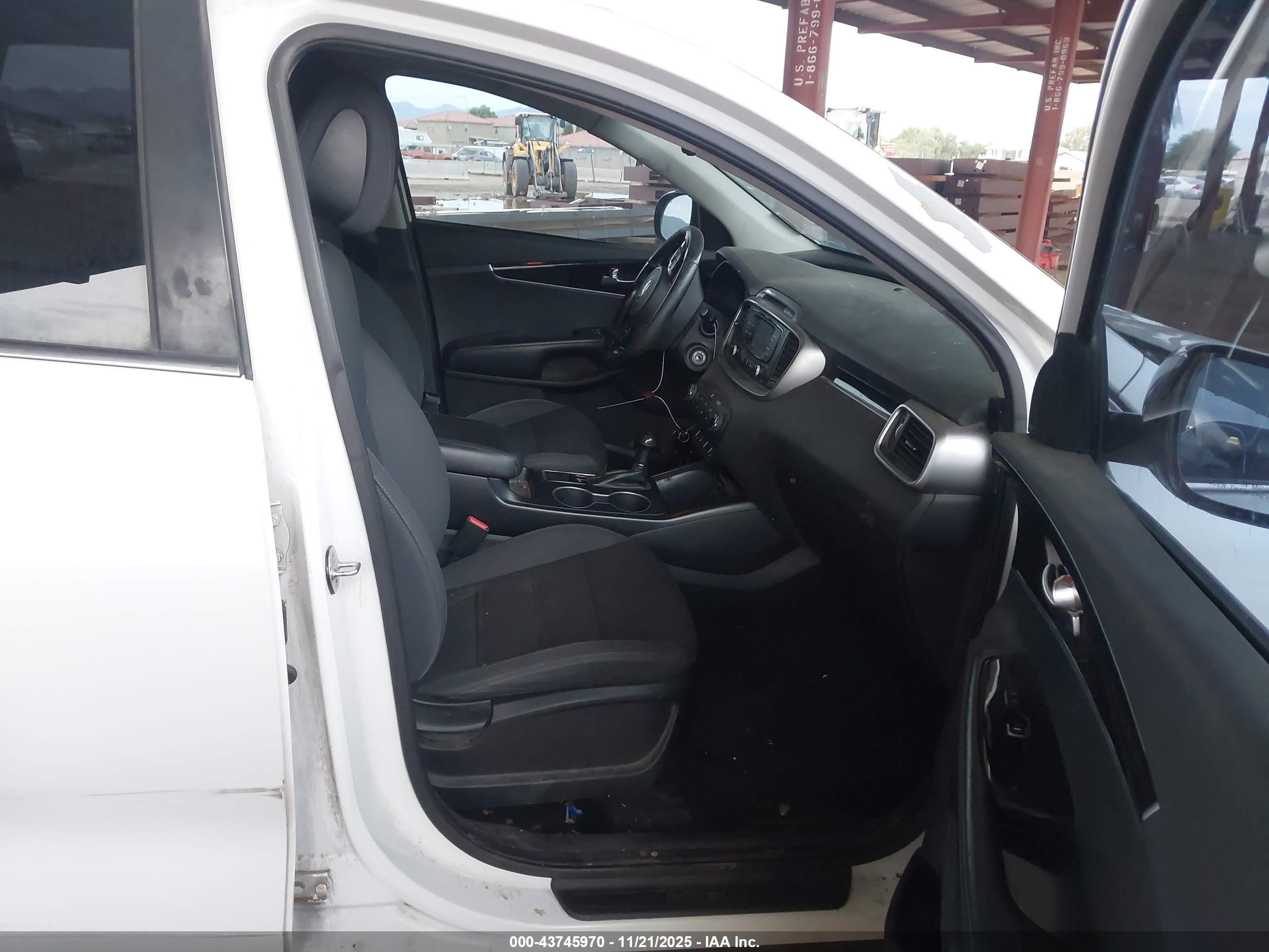 KIA SORENTO image 5
