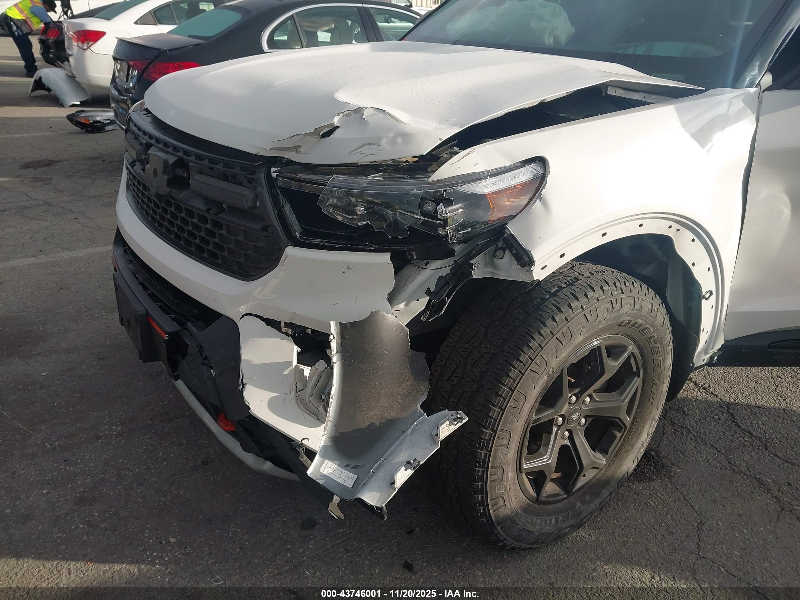 FORD EXPLORER image 6