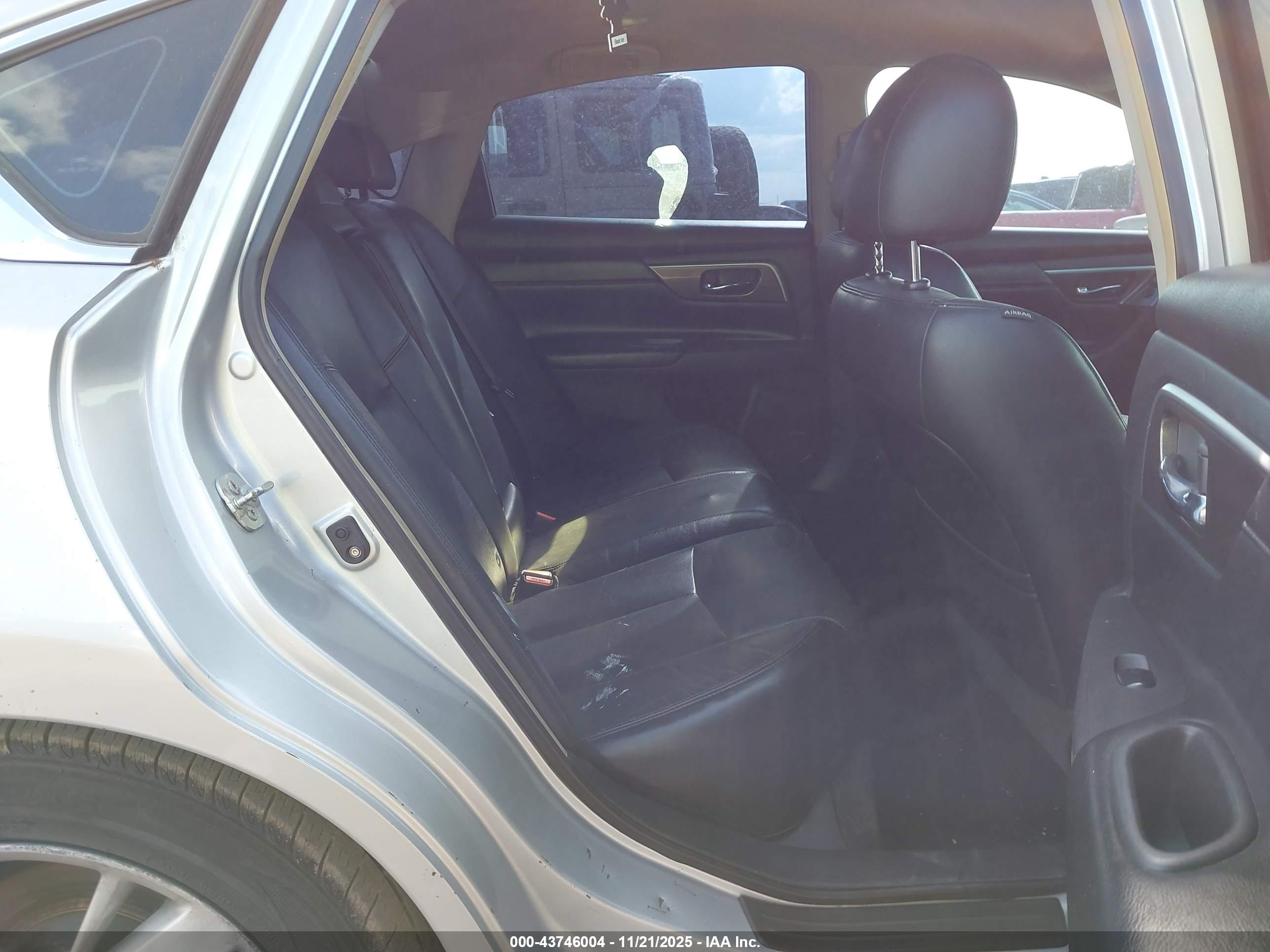 NISSAN ALTIMA image 8