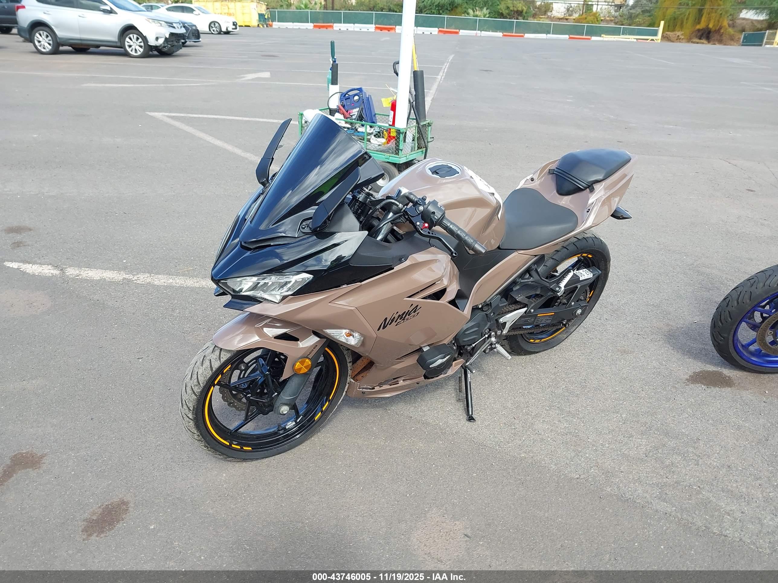 KAWASAKI EX400 image 2